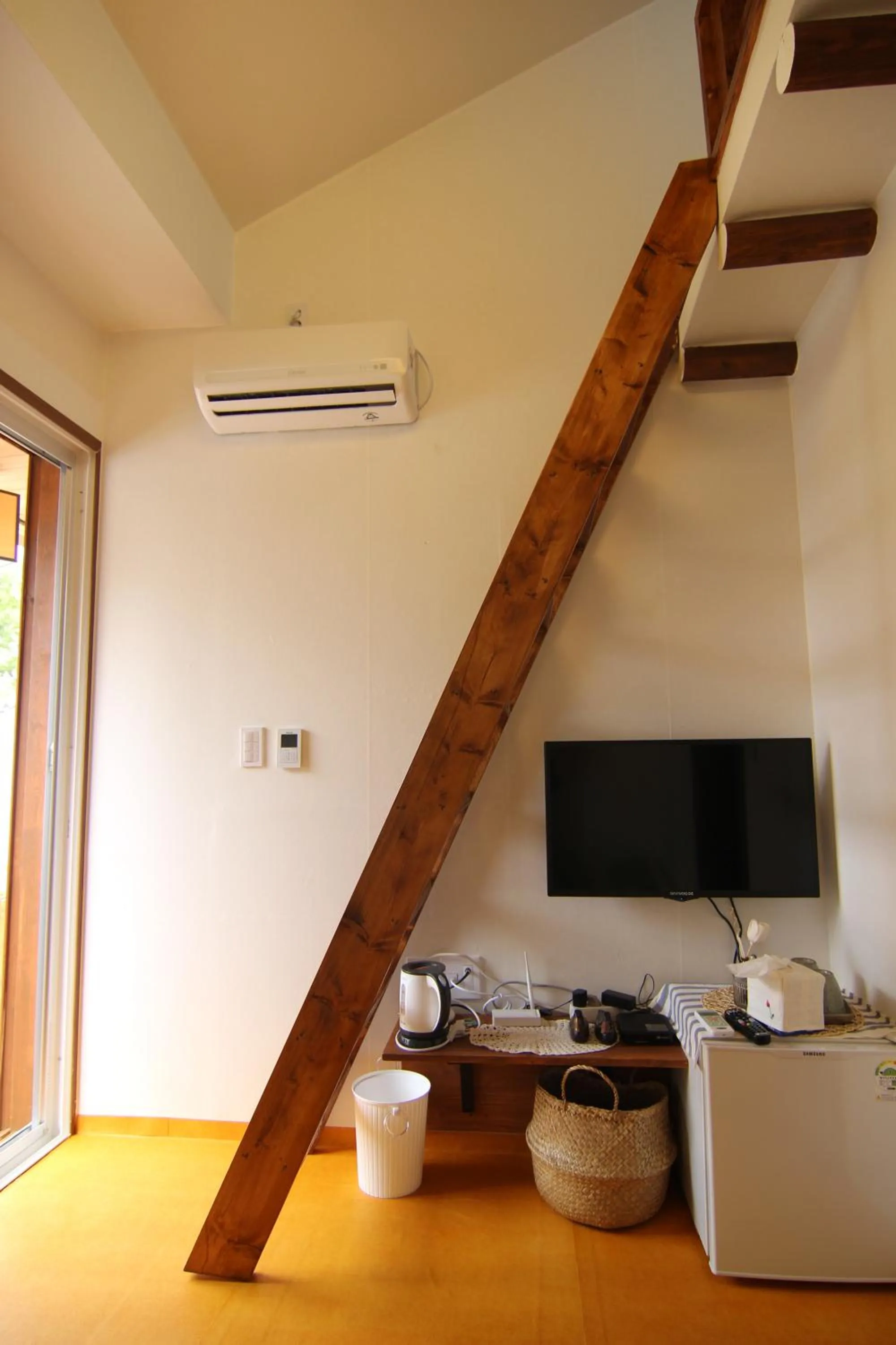 TV and multimedia in Sungsim Hanok Guesthouse