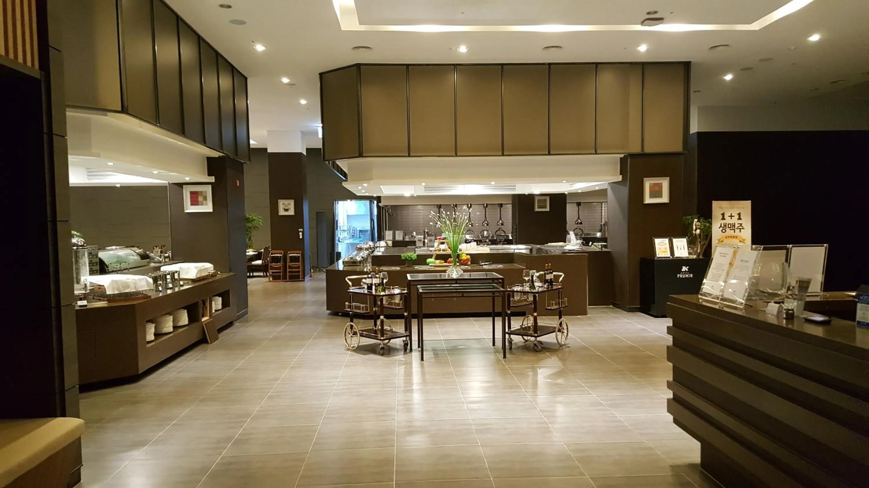 Restaurant/places to eat in Hotel Prumir