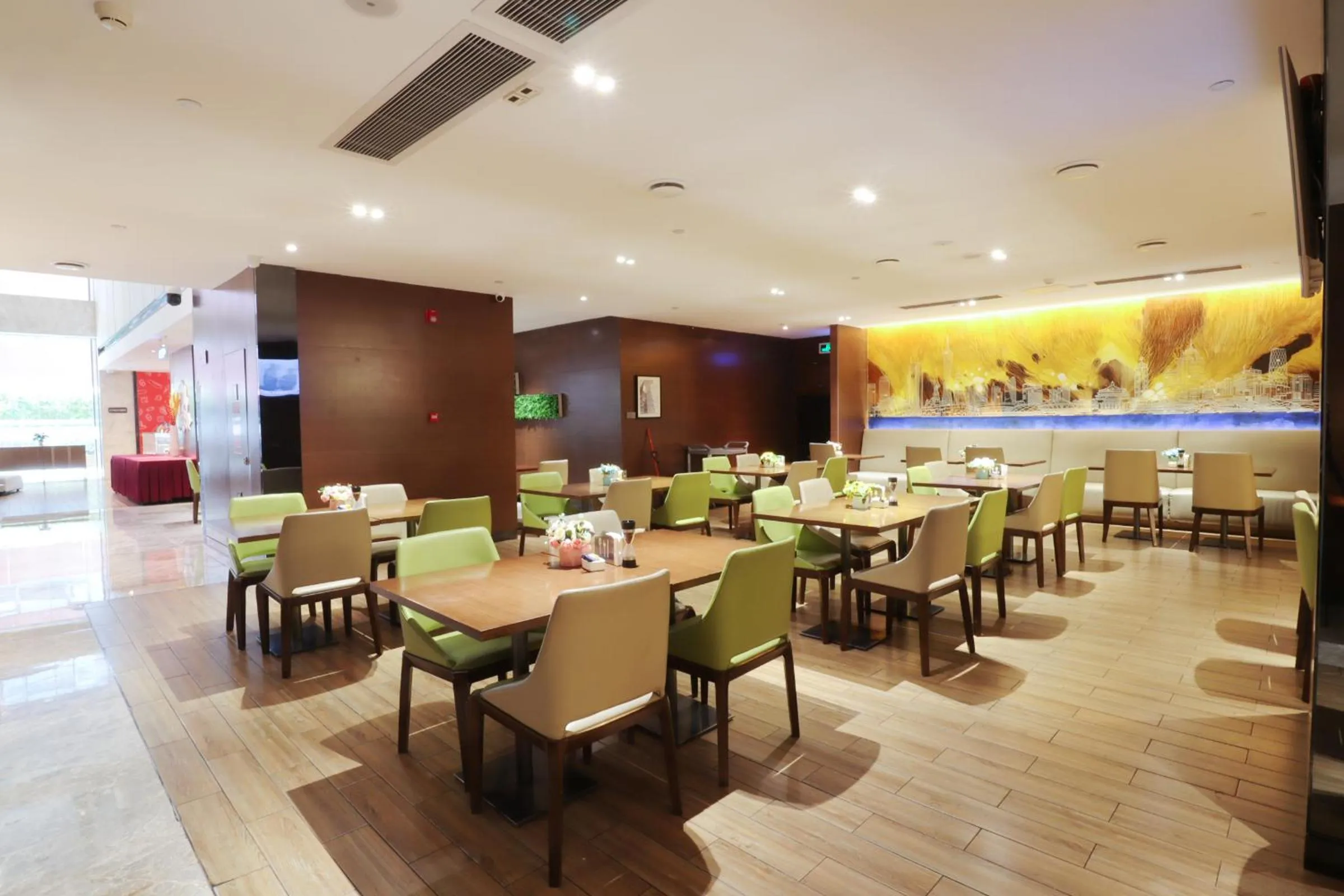 Restaurant/places to eat in Hampton by Hilton Guangzhou Zhujiang New Town