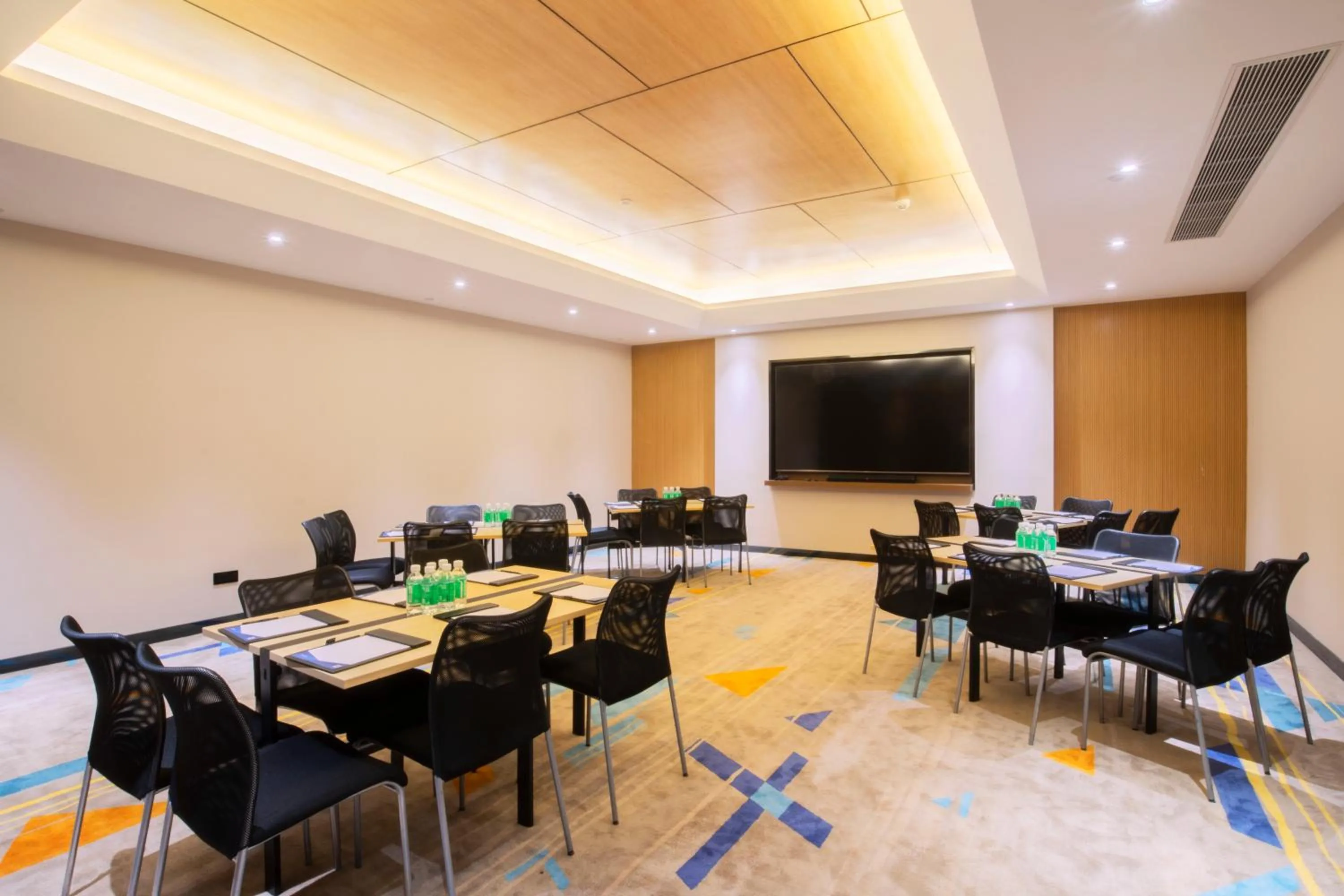 Meeting/conference room in Hampton by Hilton Guangzhou Zhujiang New Town