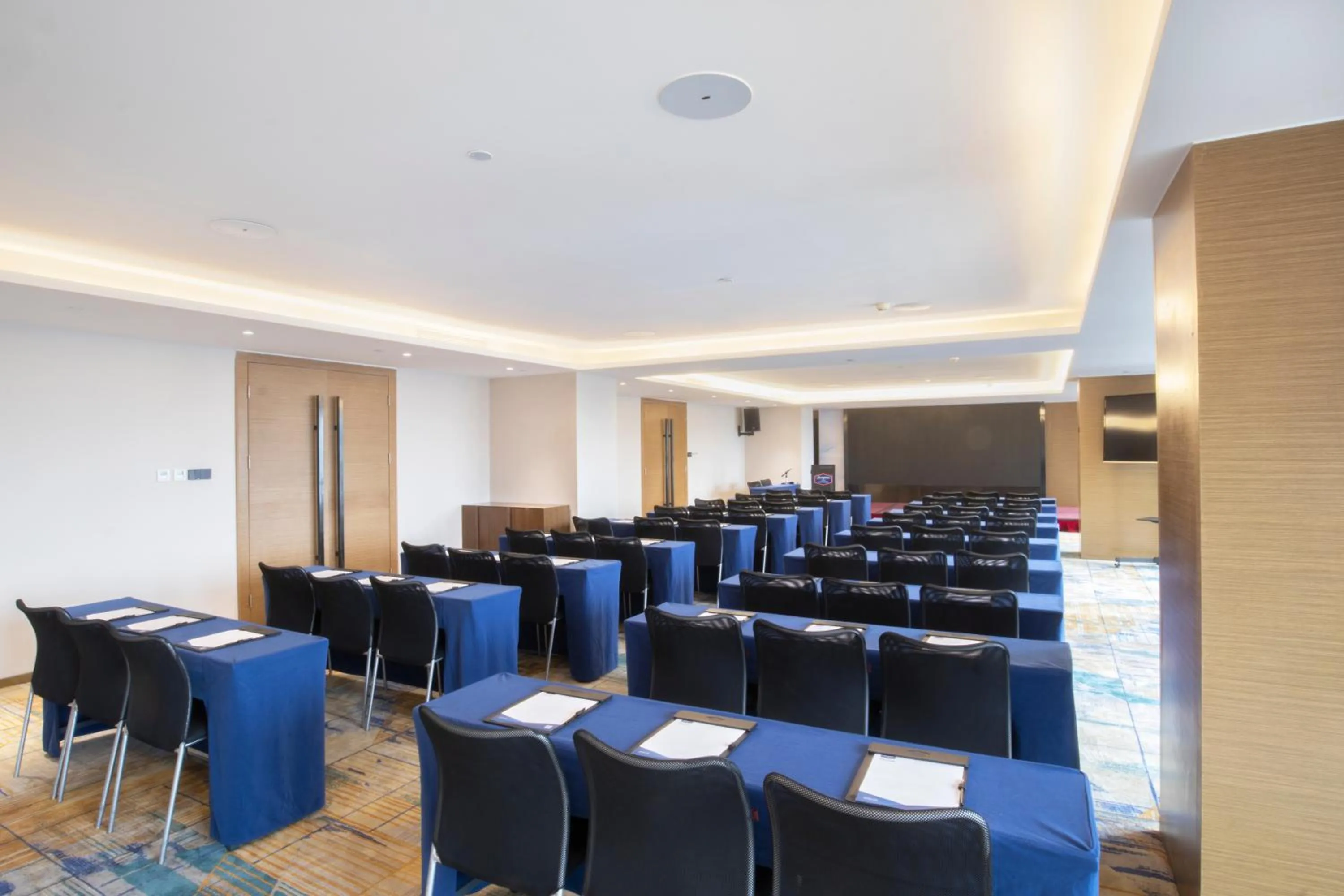 Meeting/conference room in Hampton by Hilton Guangzhou Zhujiang New Town