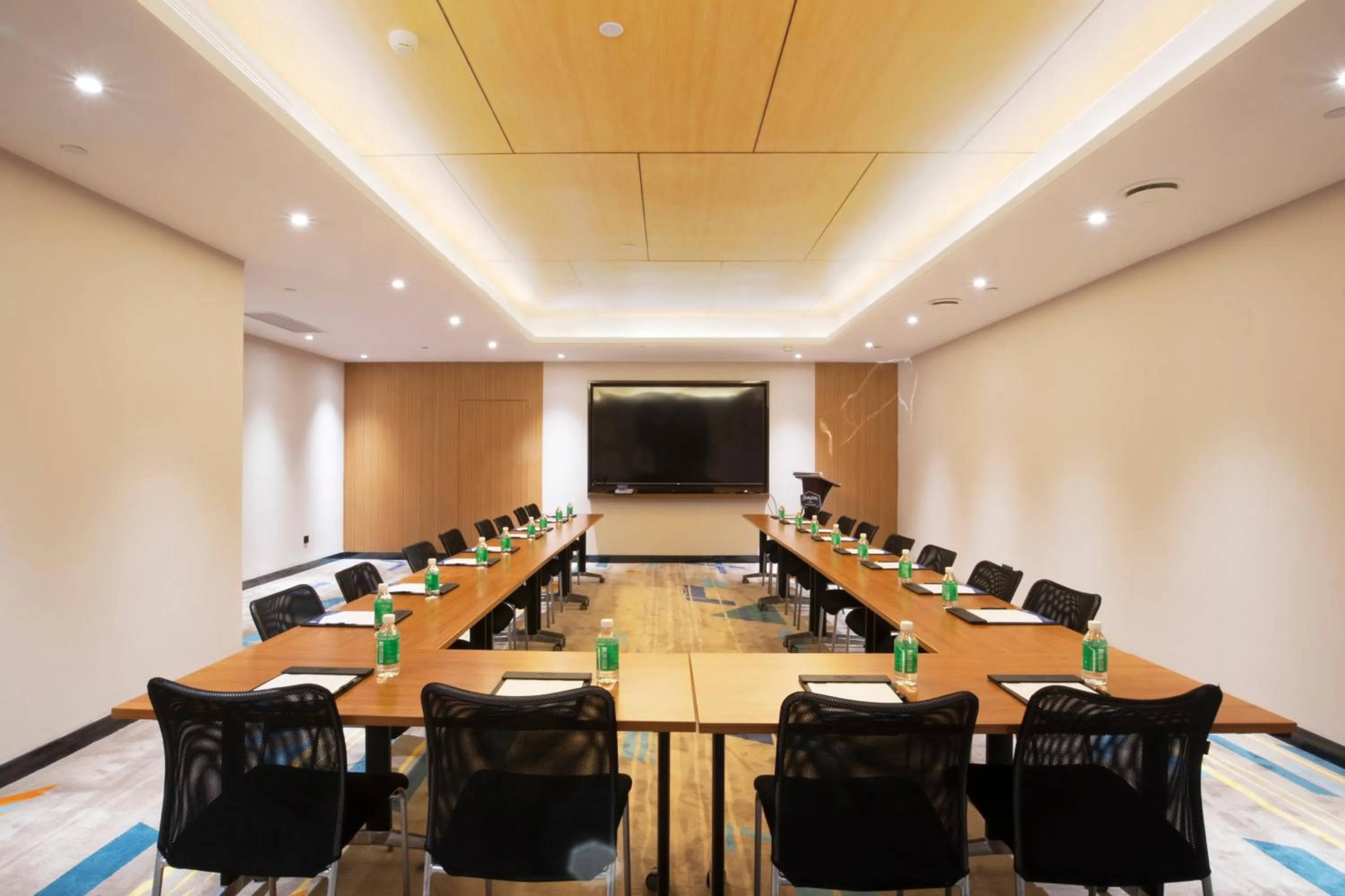 Meeting/conference room in Hampton by Hilton Guangzhou Zhujiang New Town