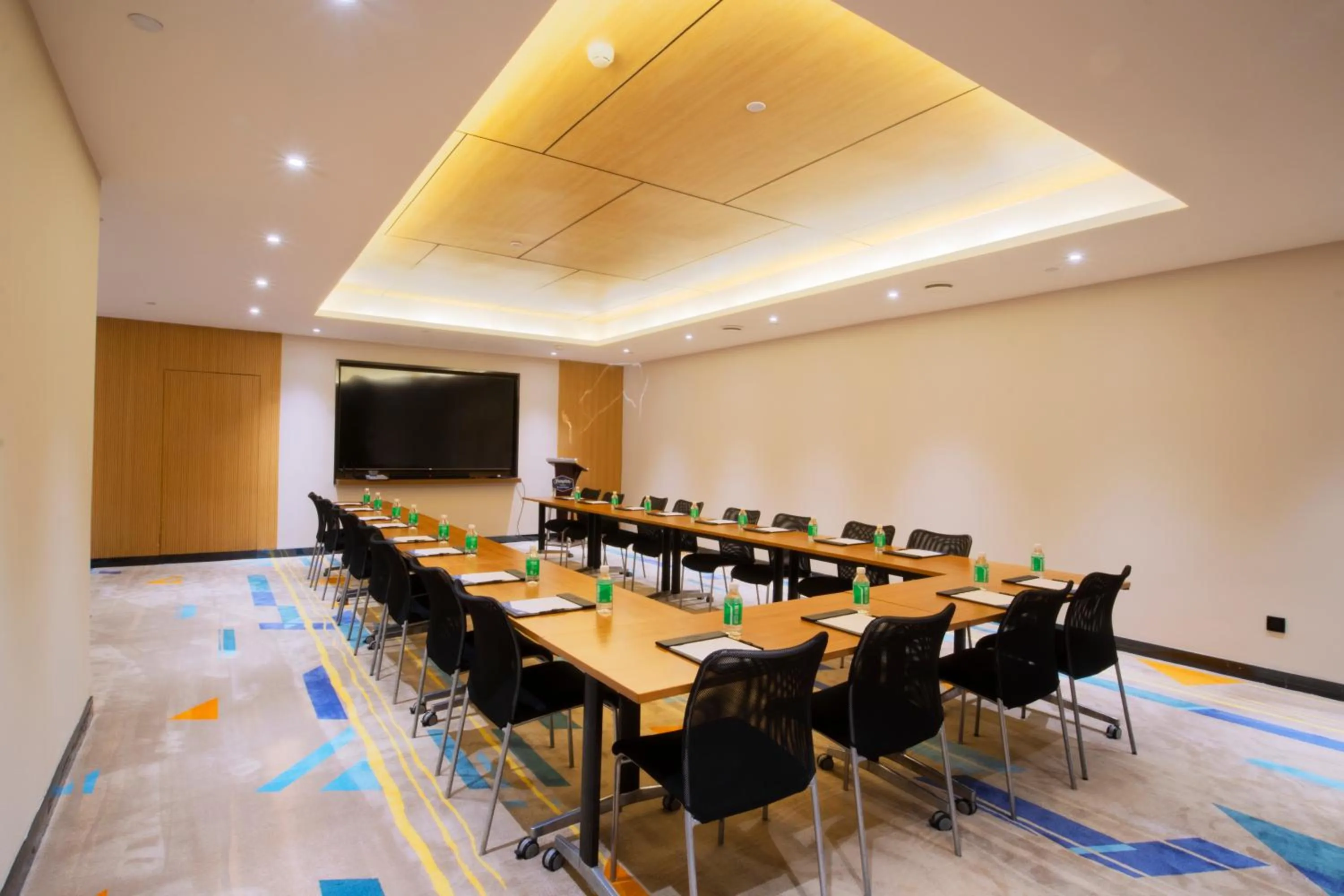 Meeting/conference room in Hampton by Hilton Guangzhou Zhujiang New Town