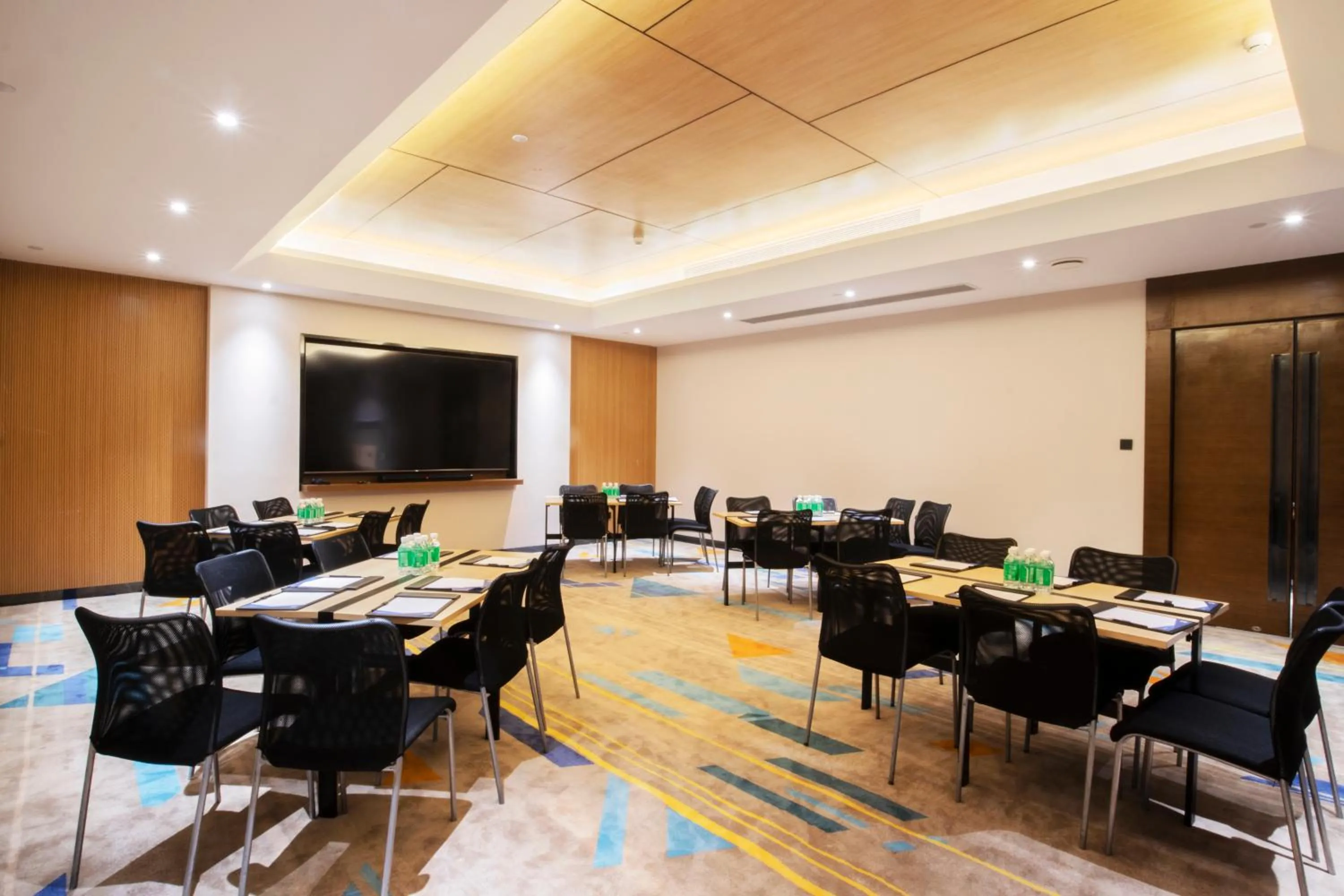 Meeting/conference room in Hampton by Hilton Guangzhou Zhujiang New Town