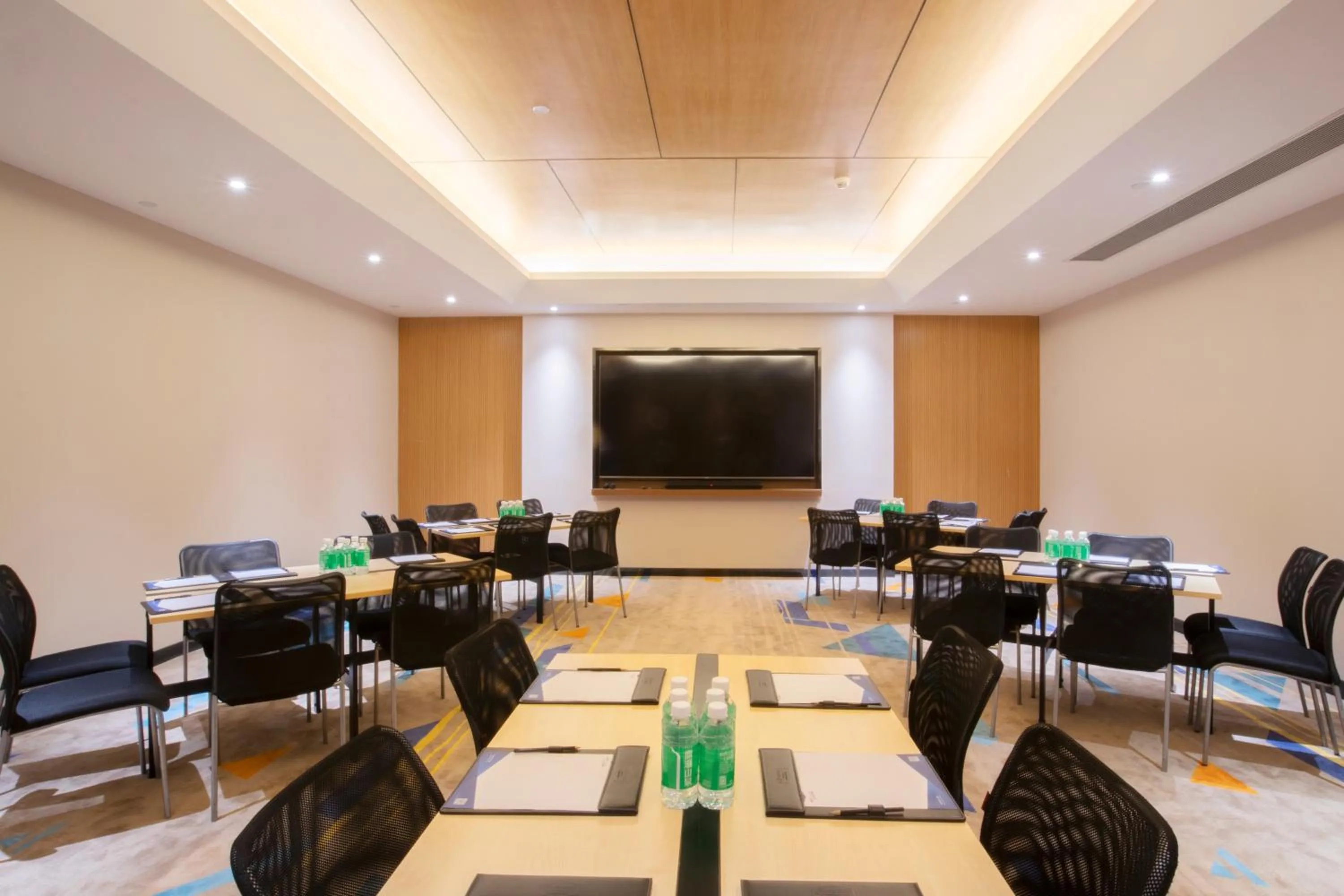 Meeting/conference room in Hampton by Hilton Guangzhou Zhujiang New Town