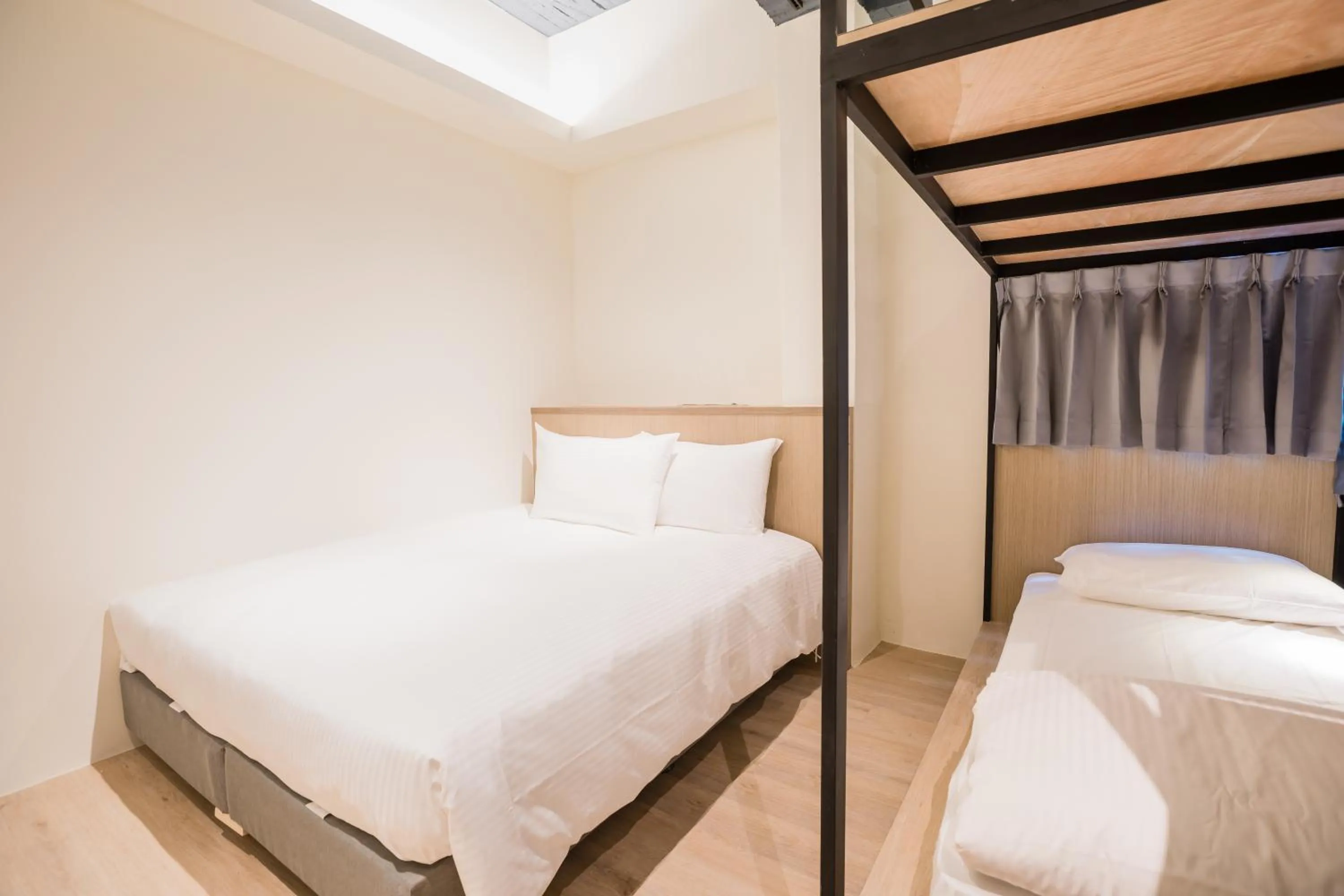 Bed in Traveller-Inn Day Moon Hotel