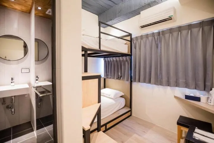 Bed in Traveller-Inn Day Moon Hotel