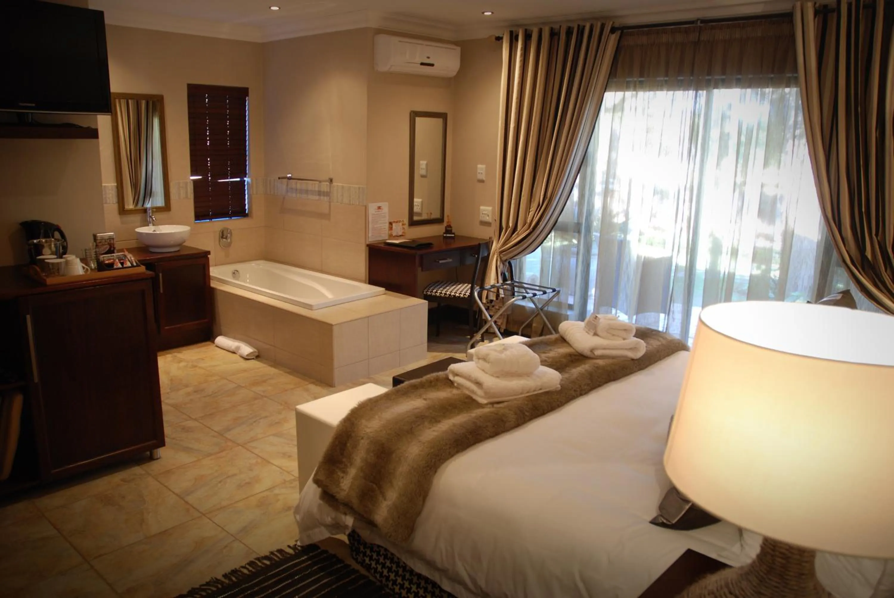 Bed in Kathuhari Guesthouse