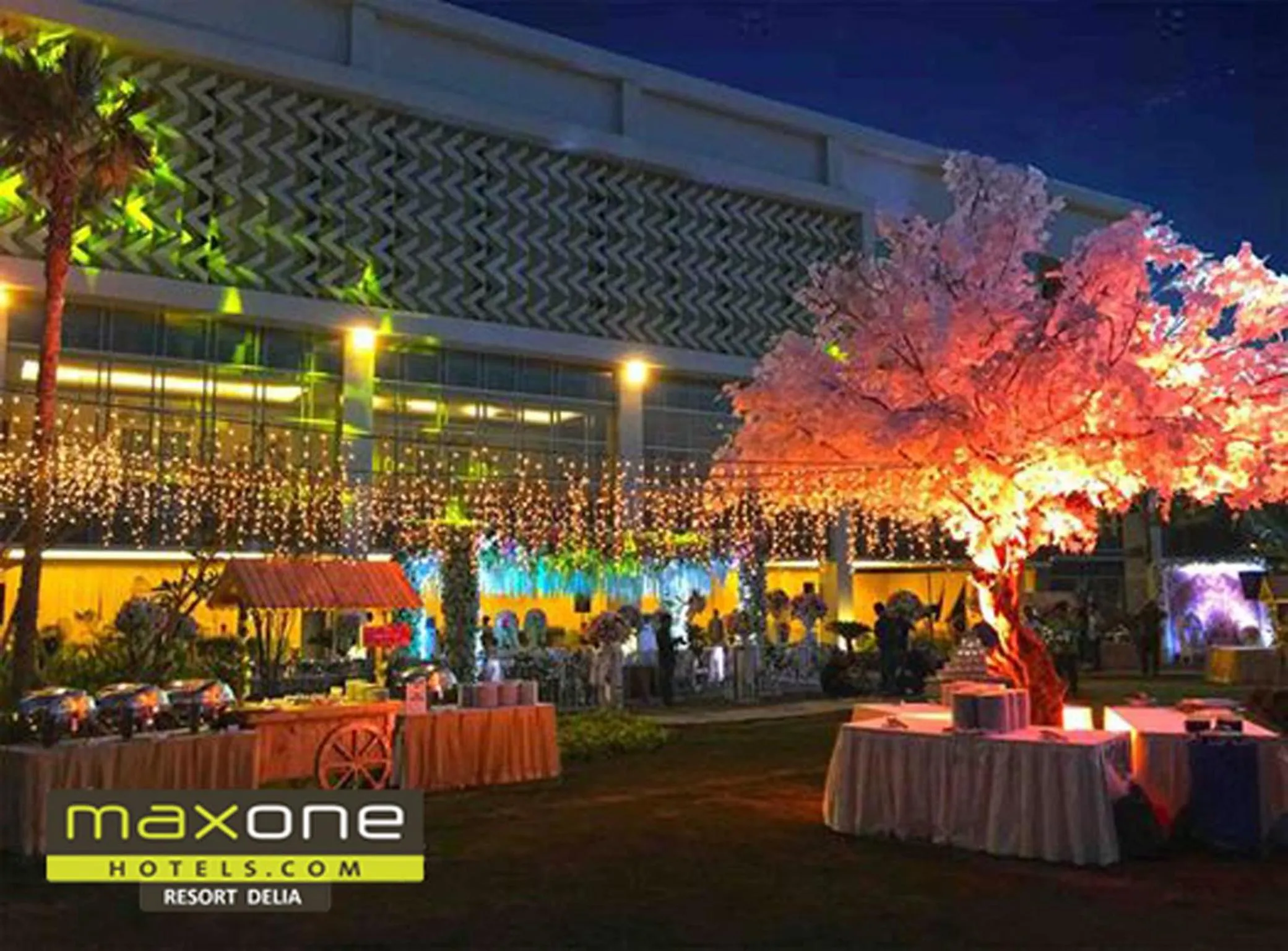 Garden in MaxOneHotels at Resort Makassar