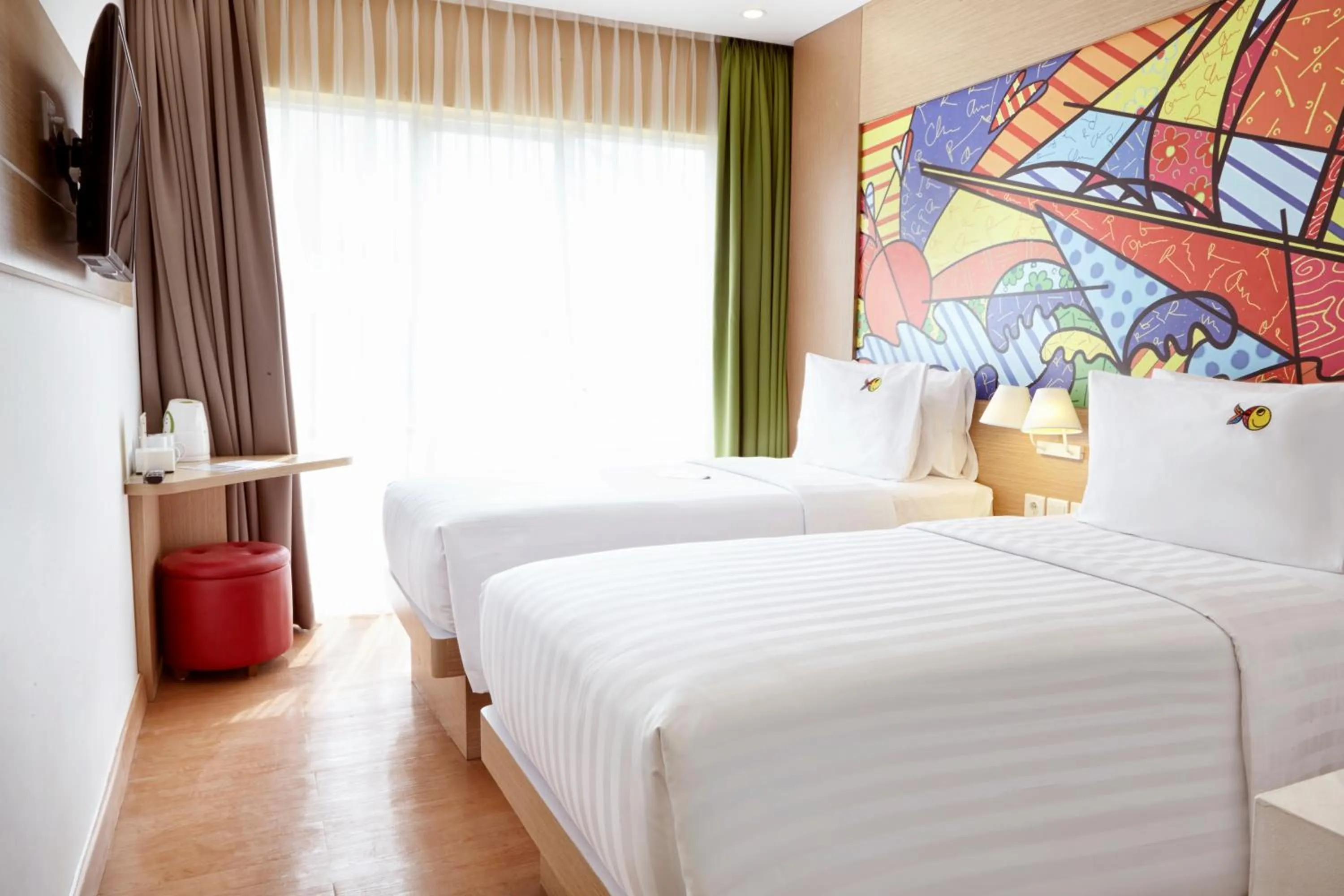View (from property/room), Bed in MaxOneHotels at Resort Makassar