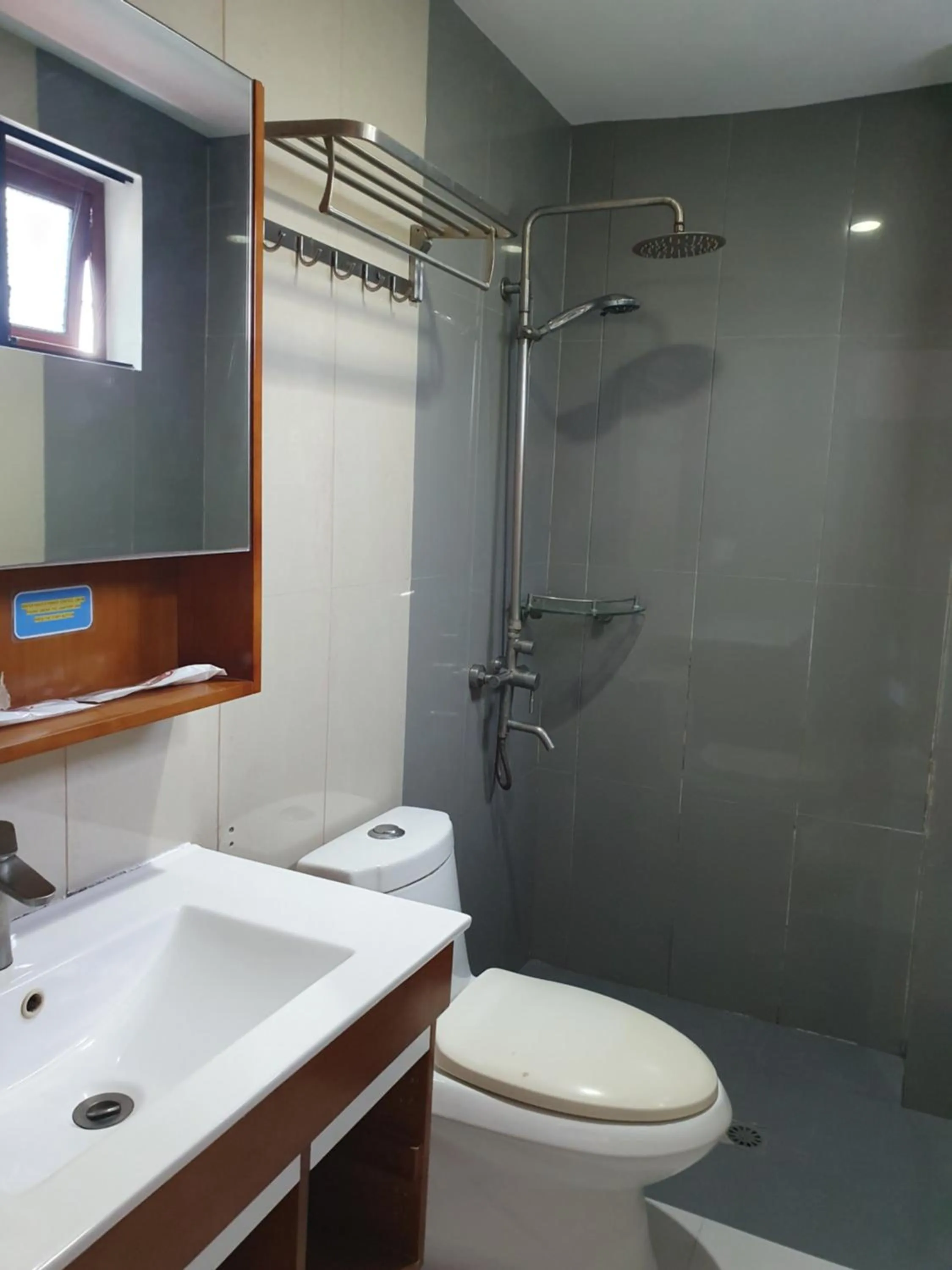 Shower in Moalboal Tropics