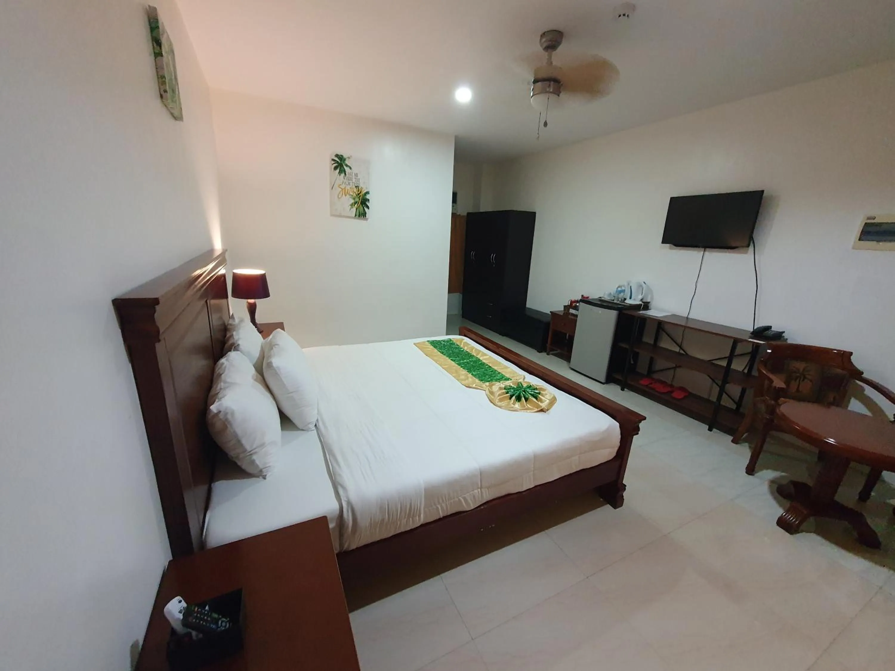 Bed in Moalboal Tropics