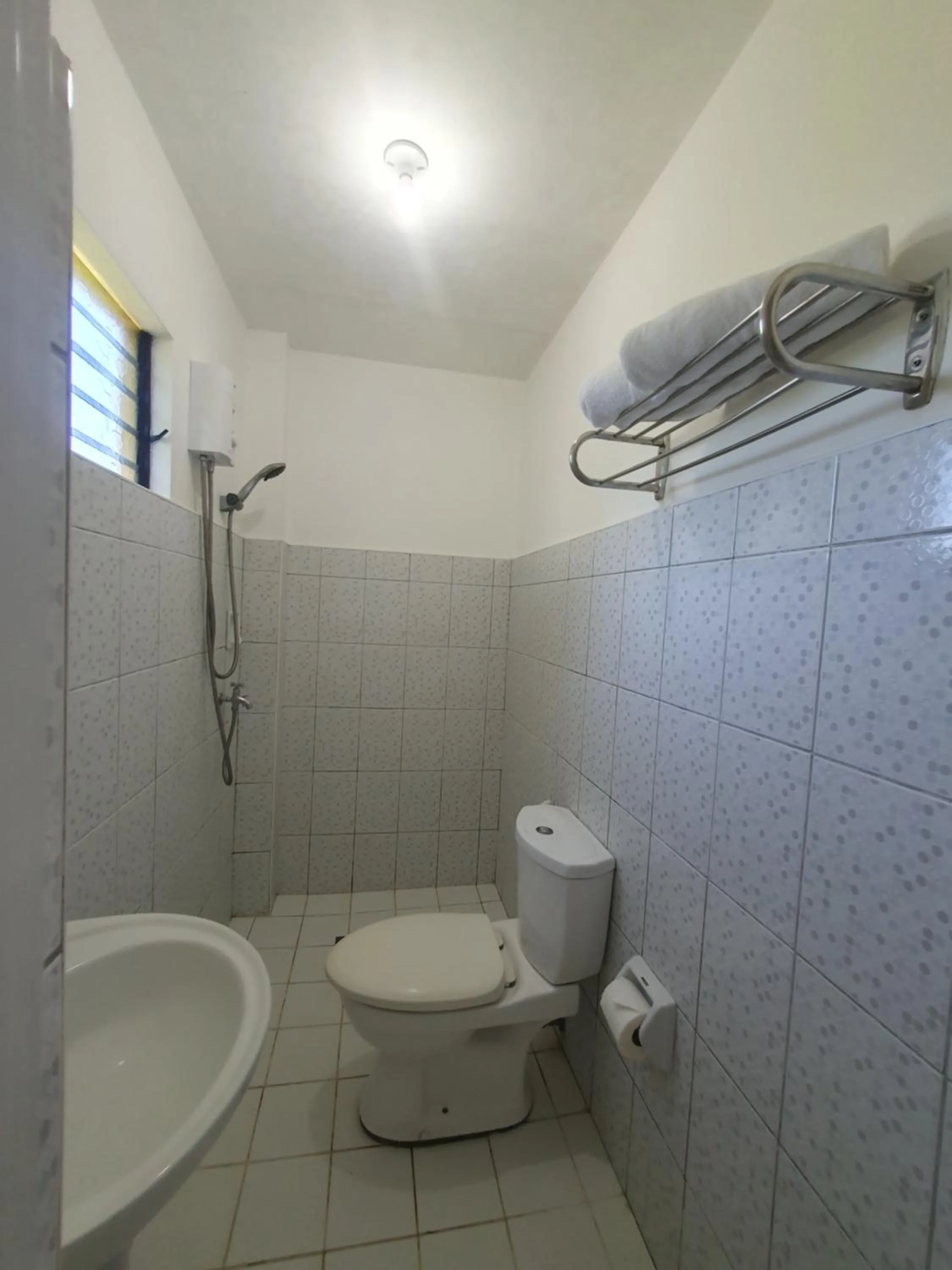 Toilet in Moalboal Tropics