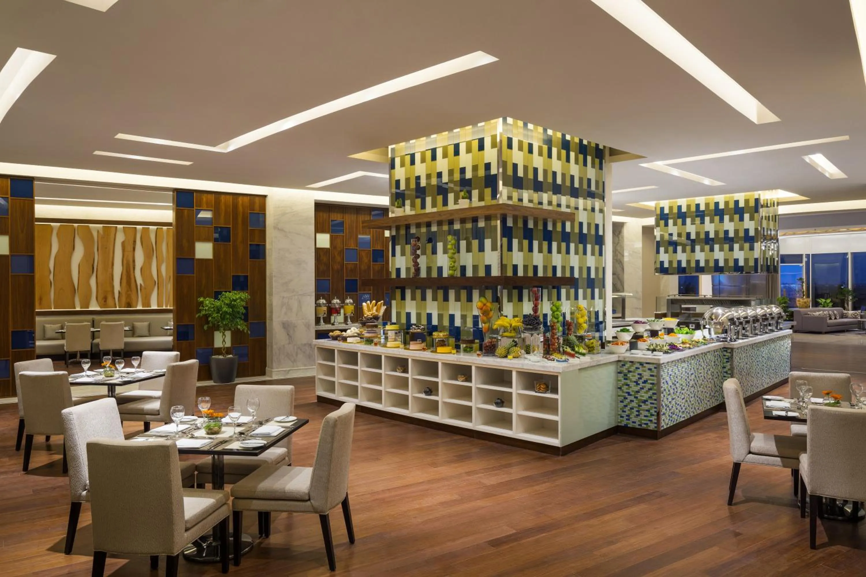 Restaurant/places to eat in Millennium Hail Hotel