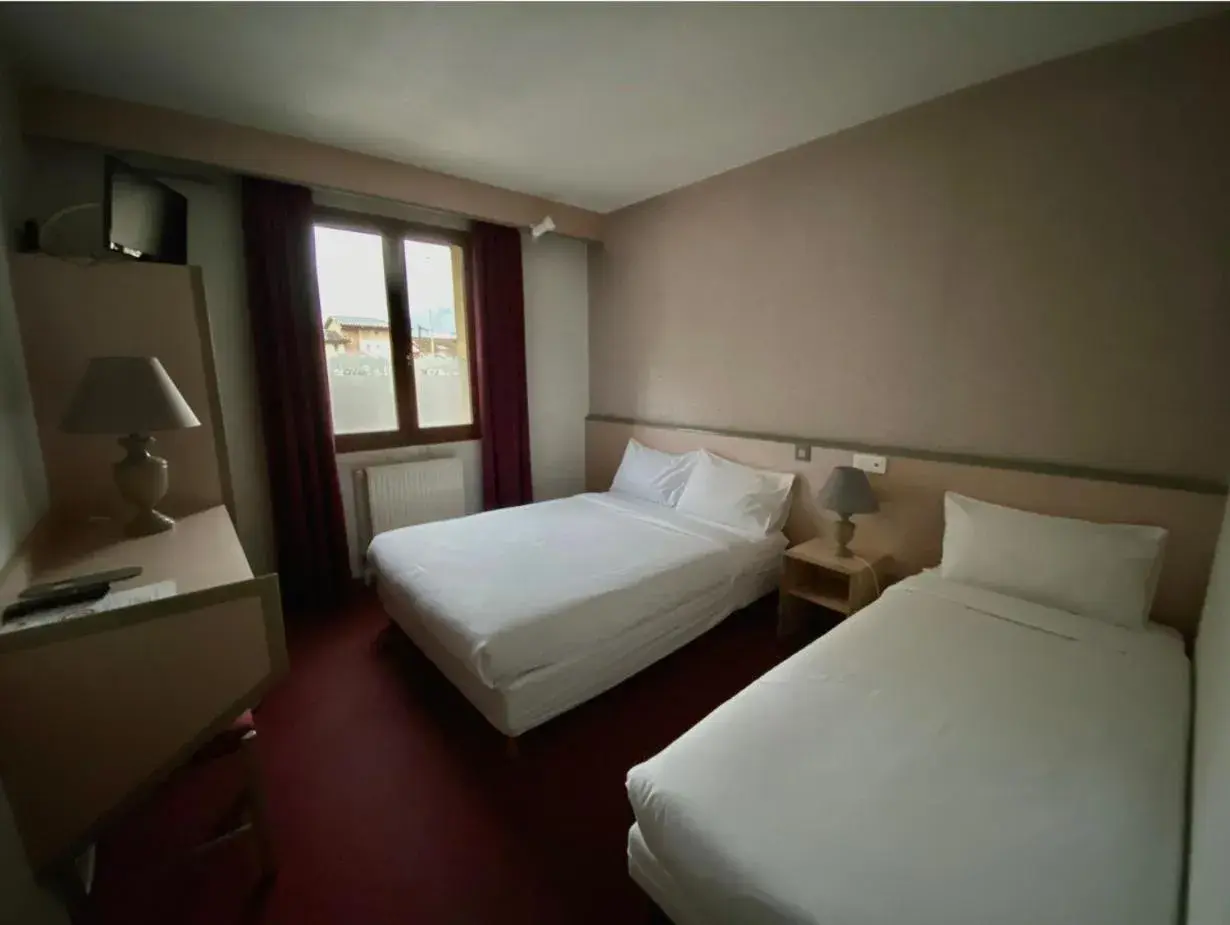 Family Room in Hôtel Le Savoie Family Room in Hôtel Le Savoie