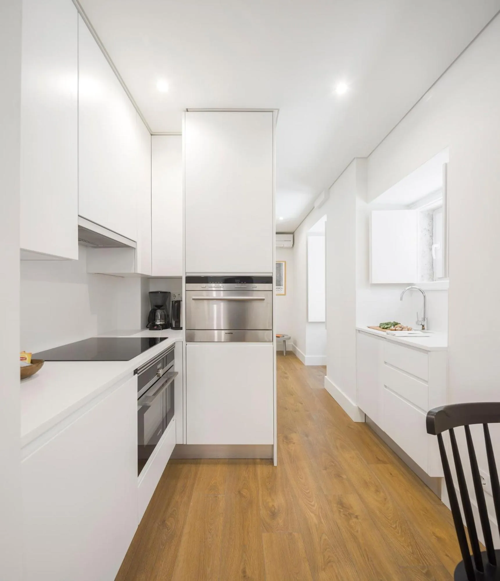 Kitchen or kitchenette in LSA Bairro Alto by Numa