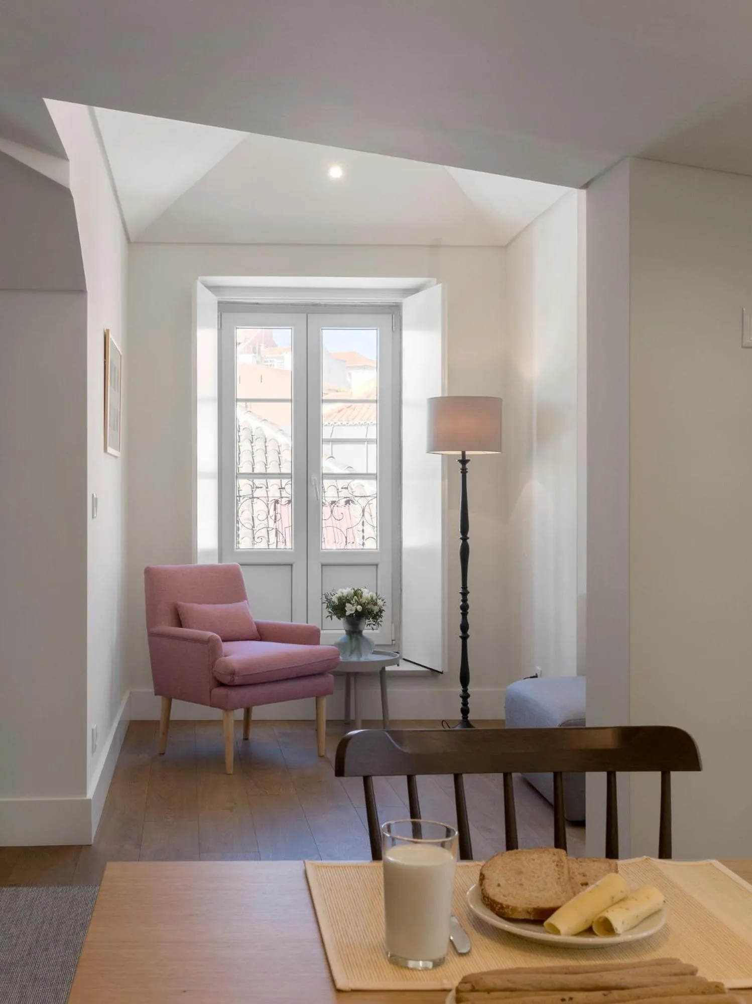 Living room in LSA Bairro Alto by Numa