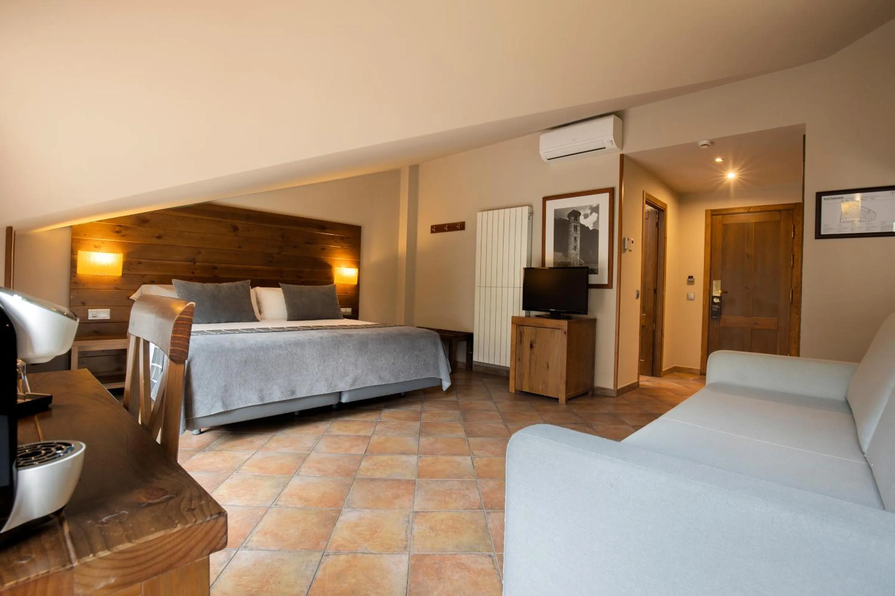 Bedroom, Bed in Hotel Màgic Ski by Nexta