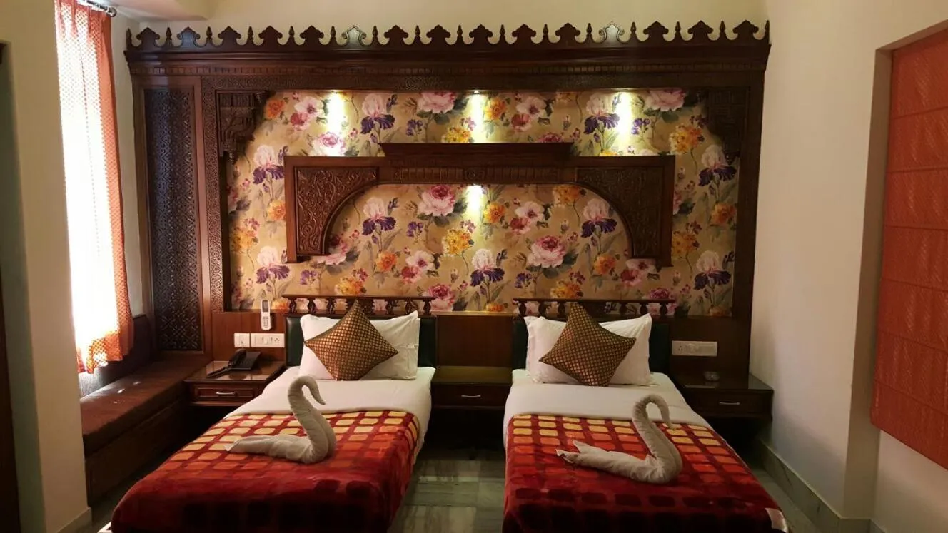 Bed in Hotel Pearl Palace Jaipur