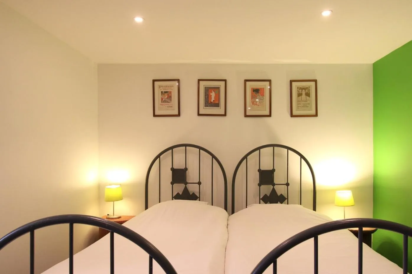 Bed in Baeten's bed and breakfast