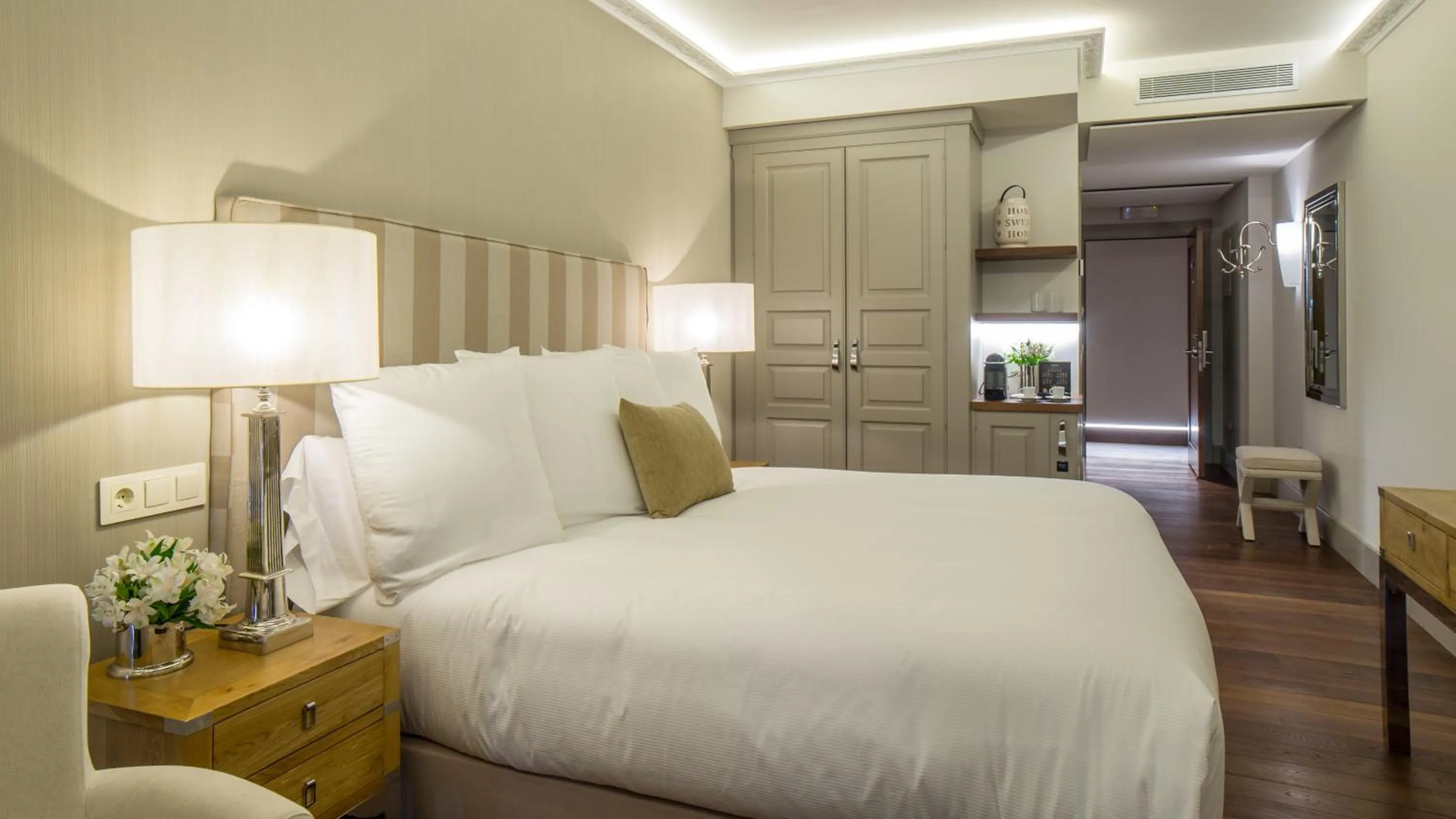 Photo of the whole room, Bed in Puebloastur Eco Resort Hotel & Spa Gran Lujo