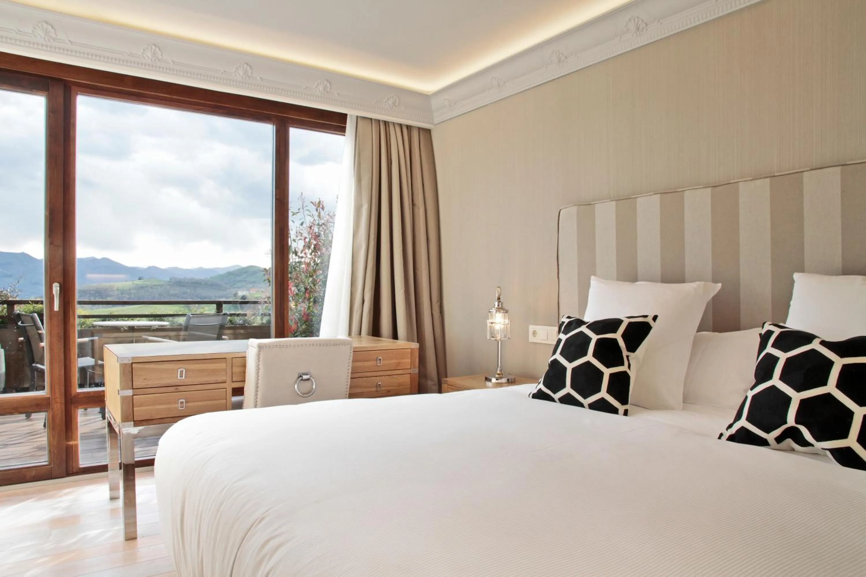 Bed in Puebloastur Eco Resort Hotel & Spa Gran Lujo