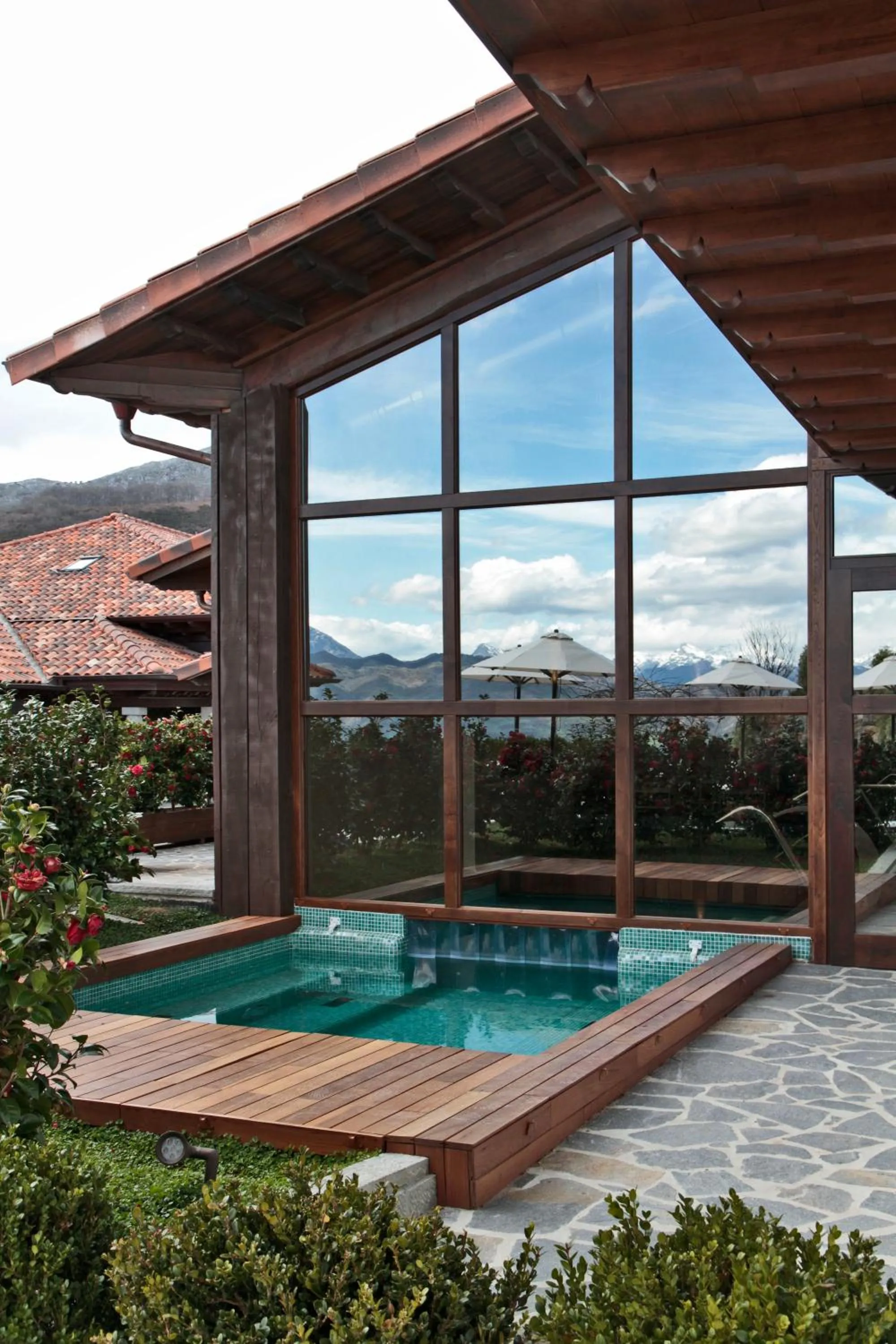 Hot Tub in Puebloastur Eco Resort Hotel & Spa Gran Lujo