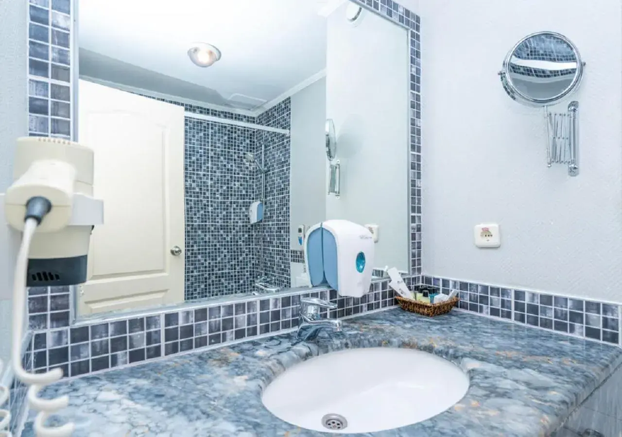 Budget Single Room in Armas Pemar Beach Budget Single Room in Armas Pemar Beach