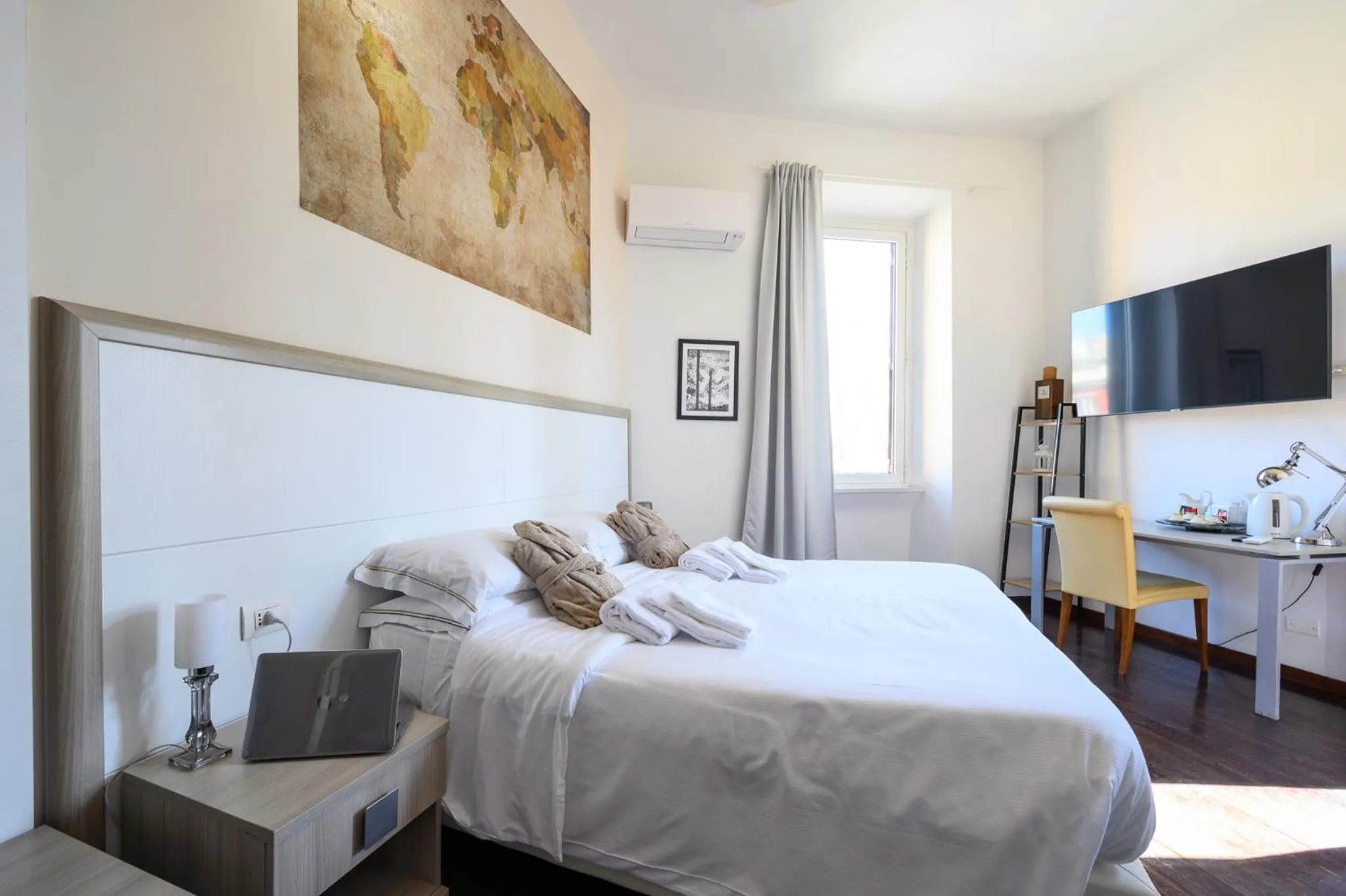 Communal lounge/ TV room, Bed in Relais Incantesimo Vaticano