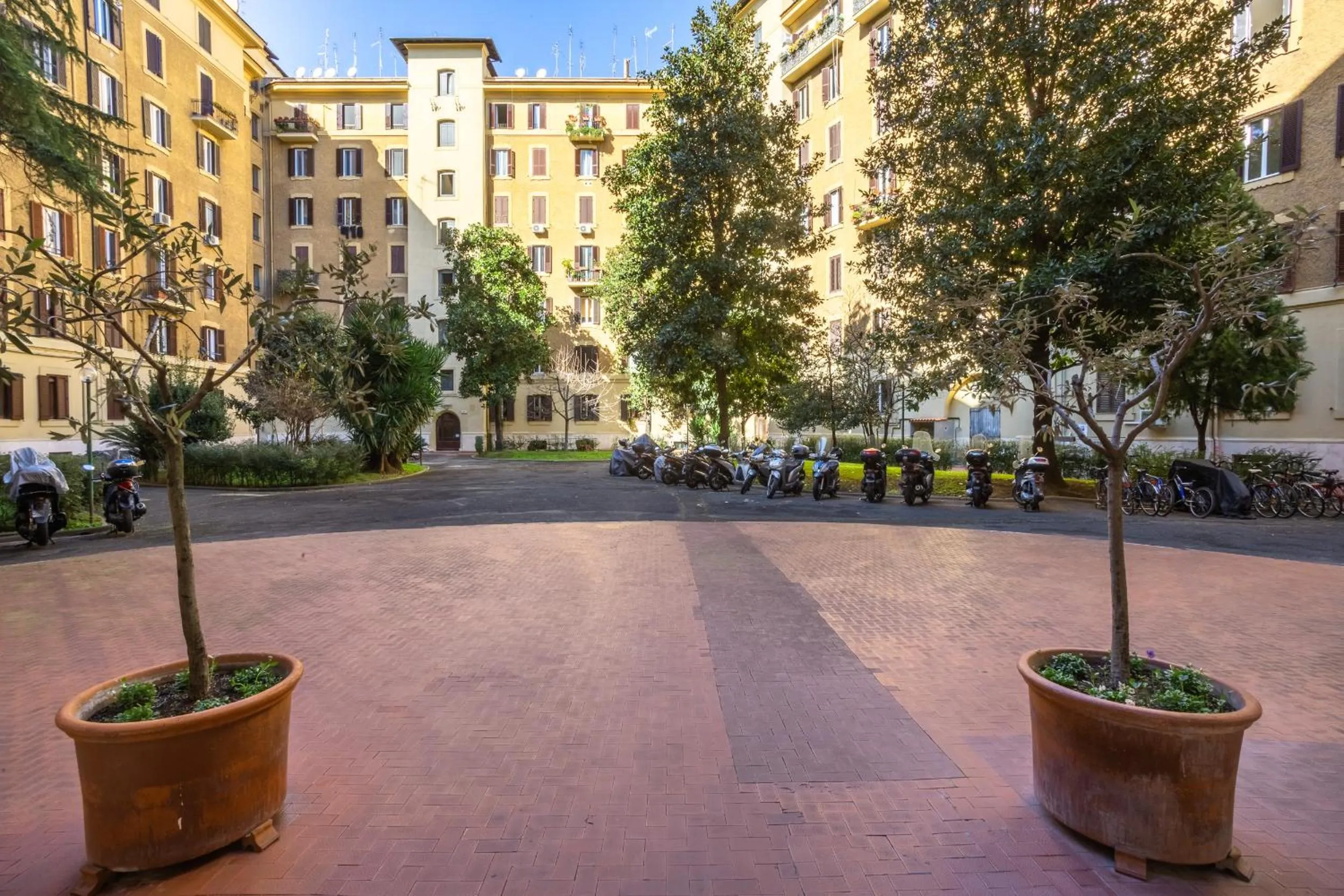 Inner courtyard view in Relais Incantesimo Vaticano
