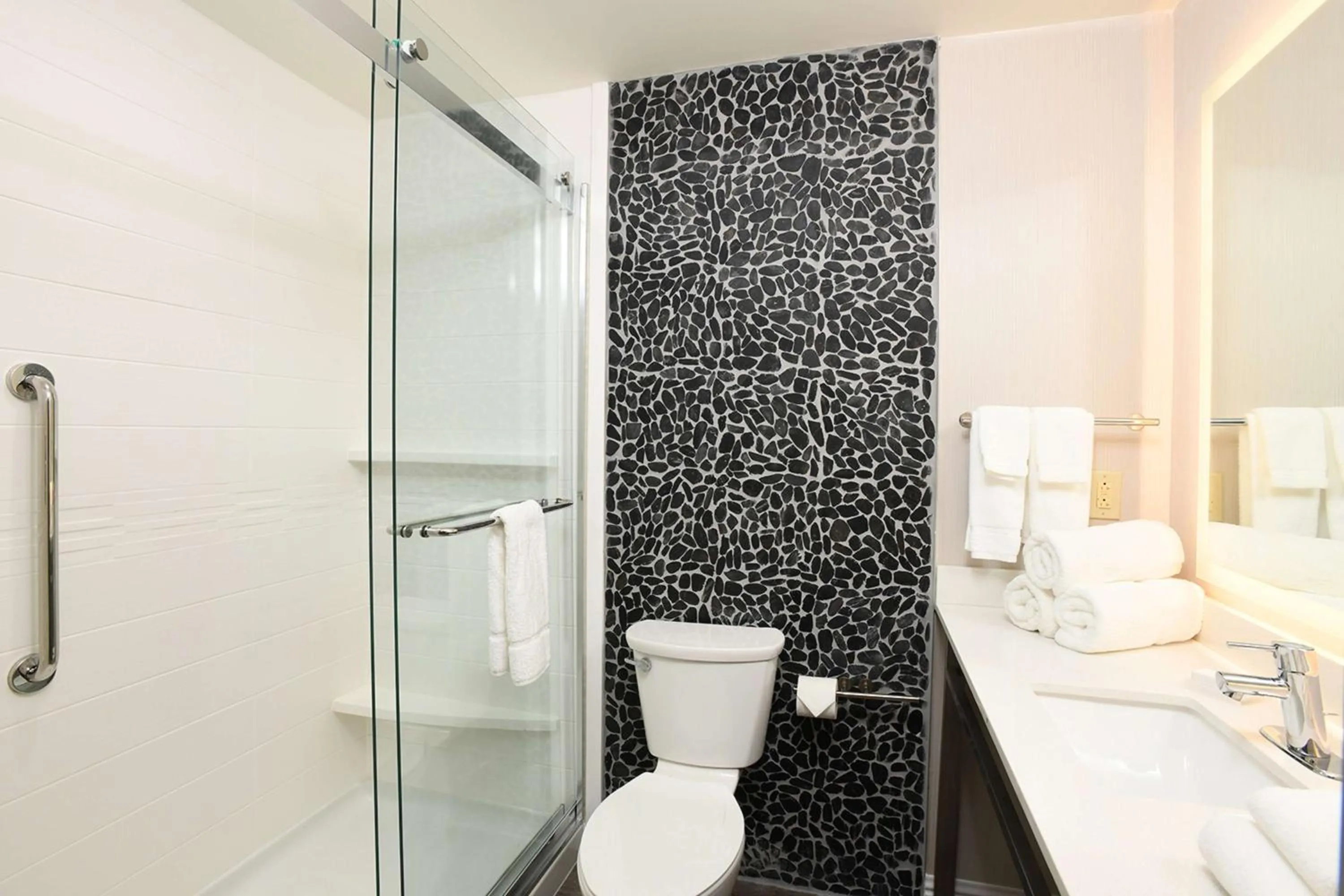 Bathroom in Hilton Garden Inn Jacksonville