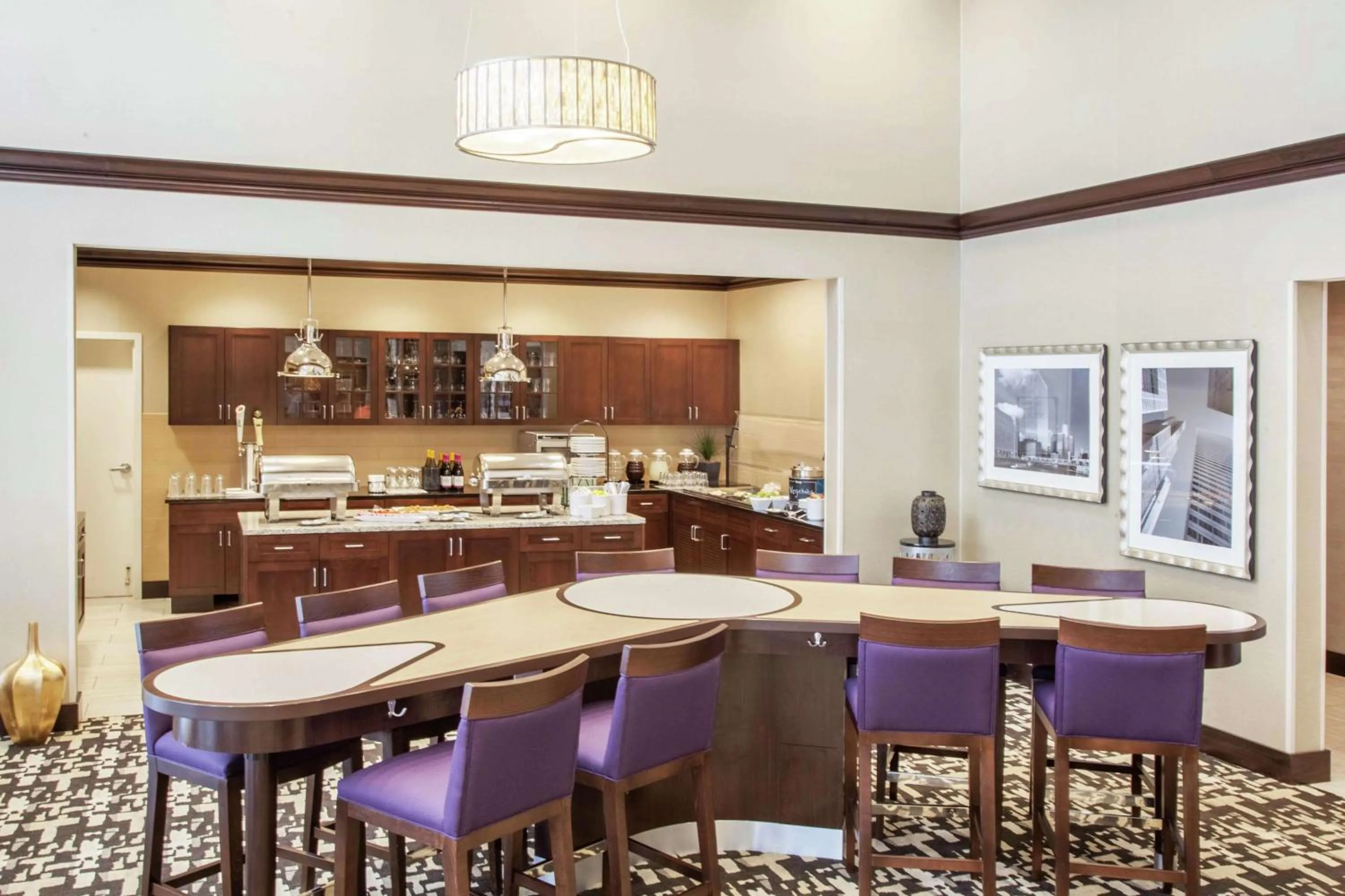 Dining area in Homewood Suites by Hilton Munster