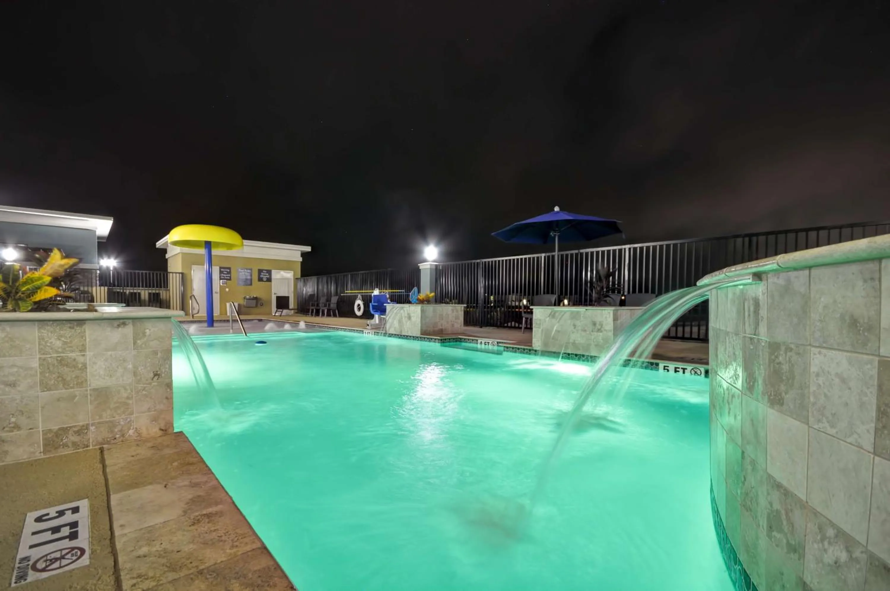 Pool view in Homewood Suites by Hilton New Braunfels