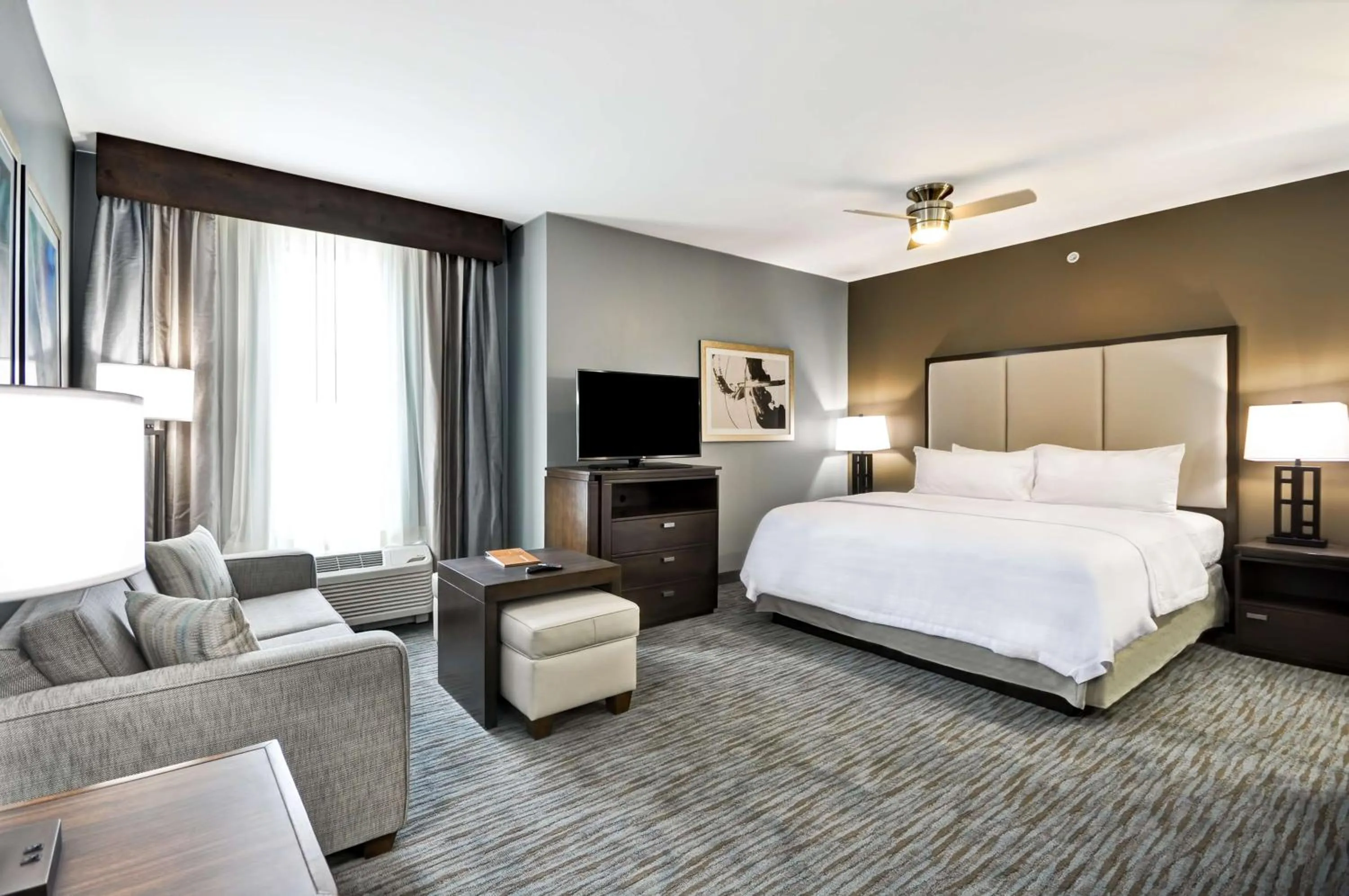 Living room, Bed in Homewood Suites by Hilton New Braunfels