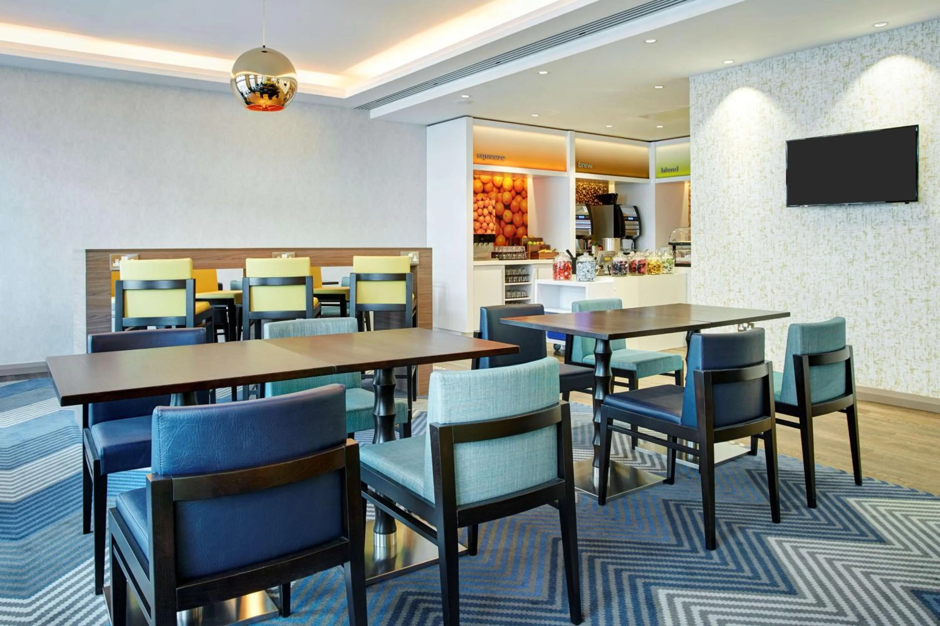 Dining area in Hampton by Hilton Glasgow Central
