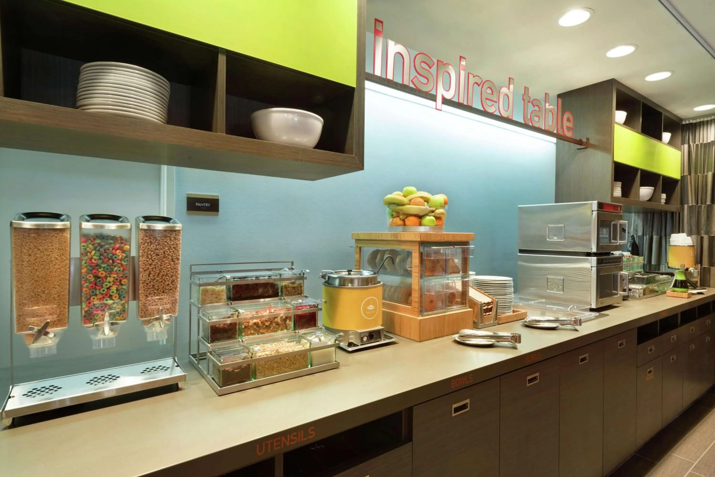 Breakfast in Home2 Suites by Hilton Milwaukee Airport