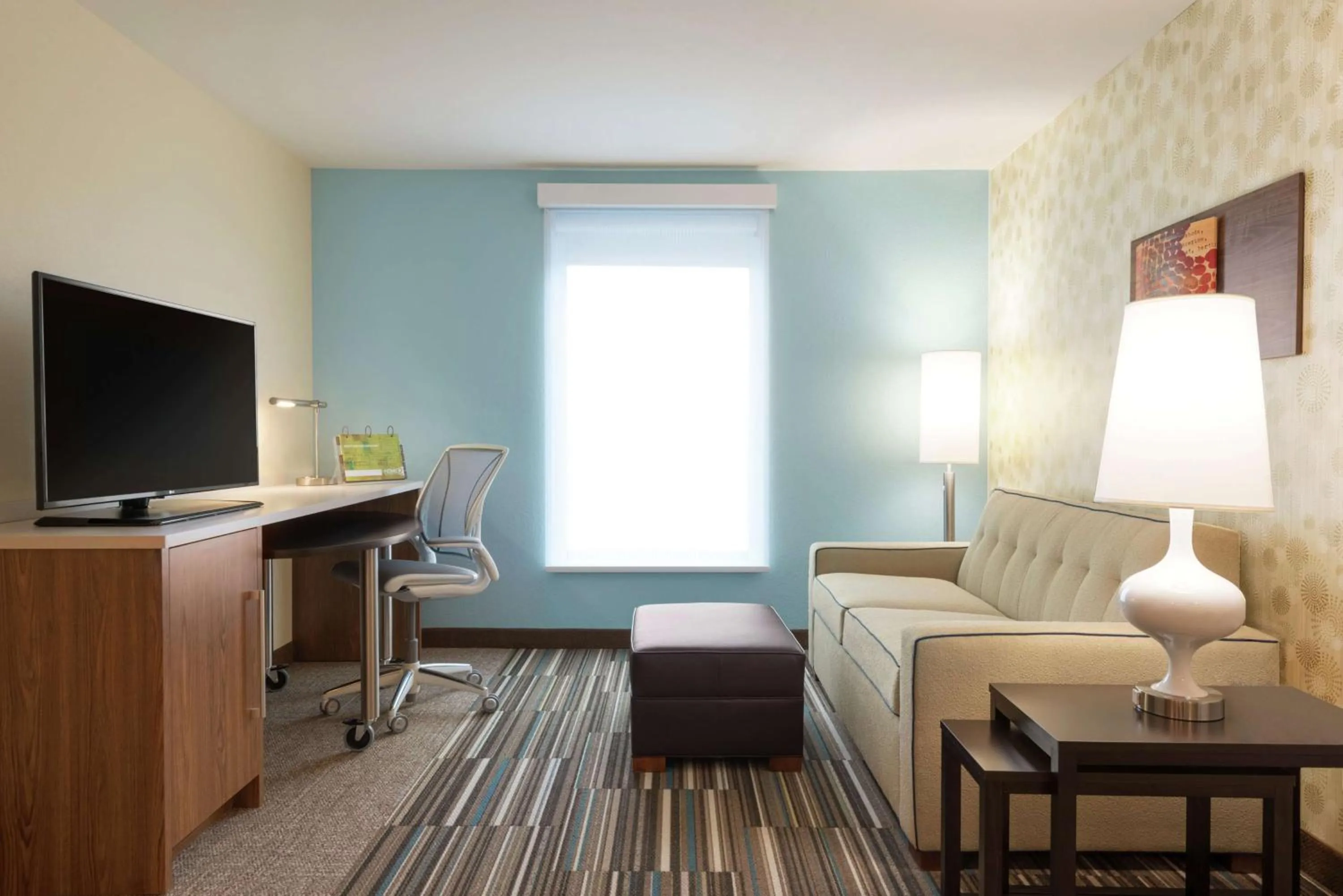 Bedroom in Home2 Suites by Hilton Milwaukee Airport