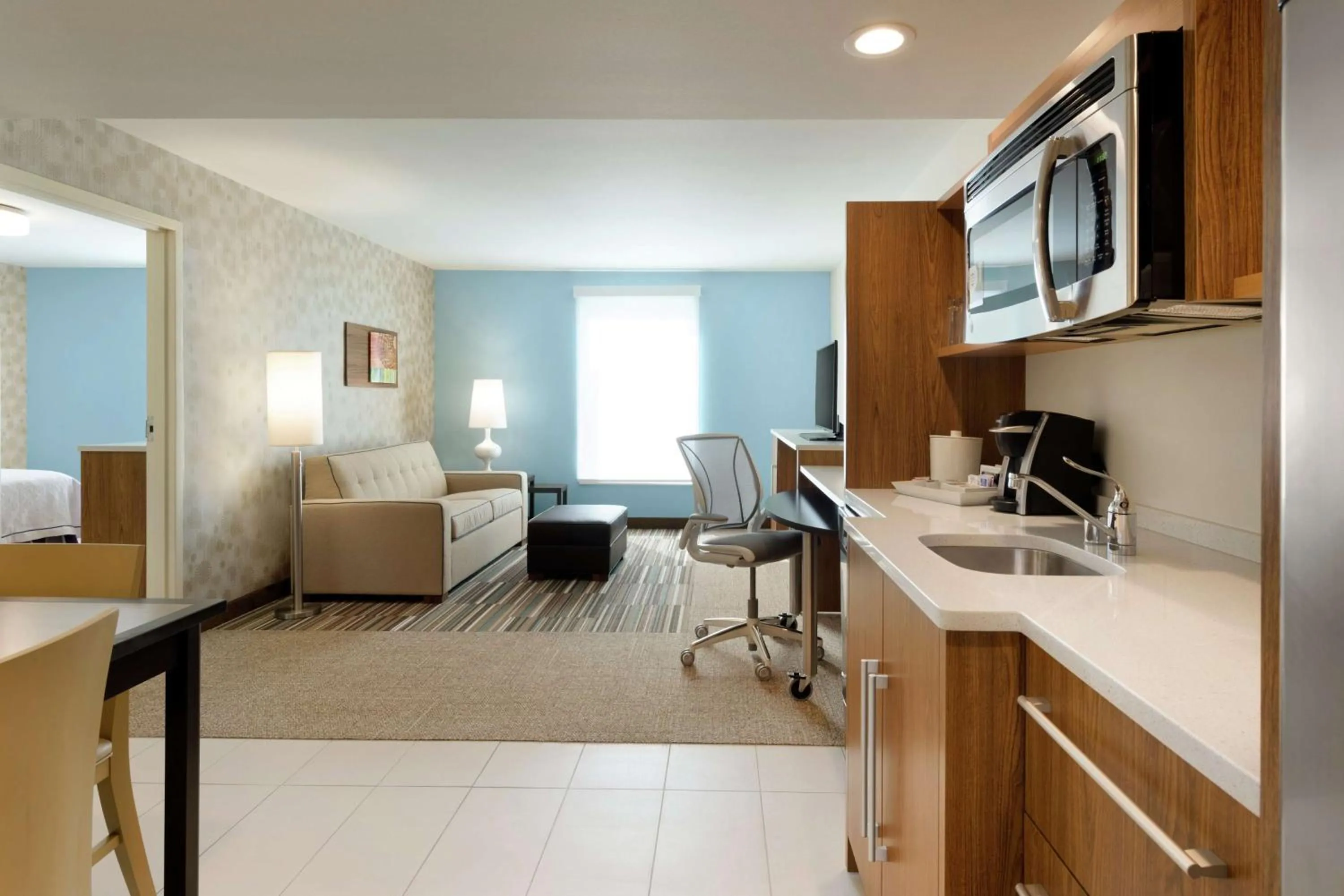 Bedroom in Home2 Suites by Hilton Milwaukee Airport