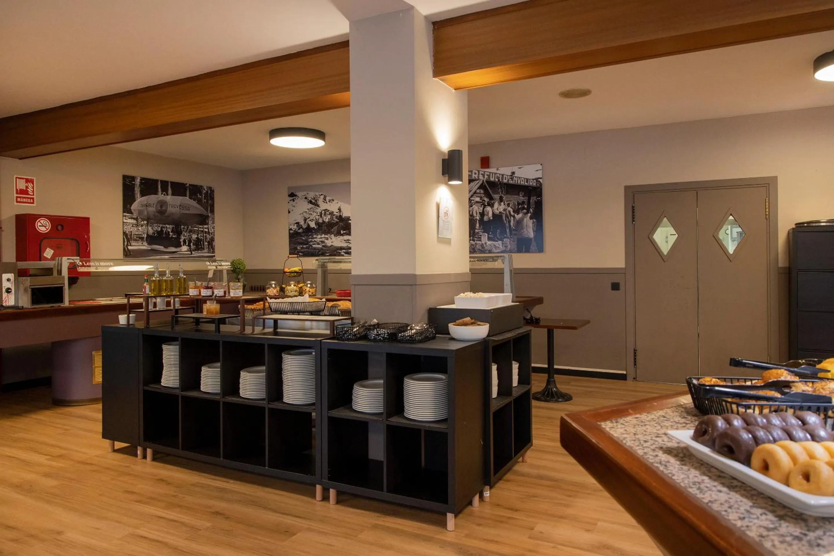 Restaurant/places to eat in Hotel Encamp by Nexta