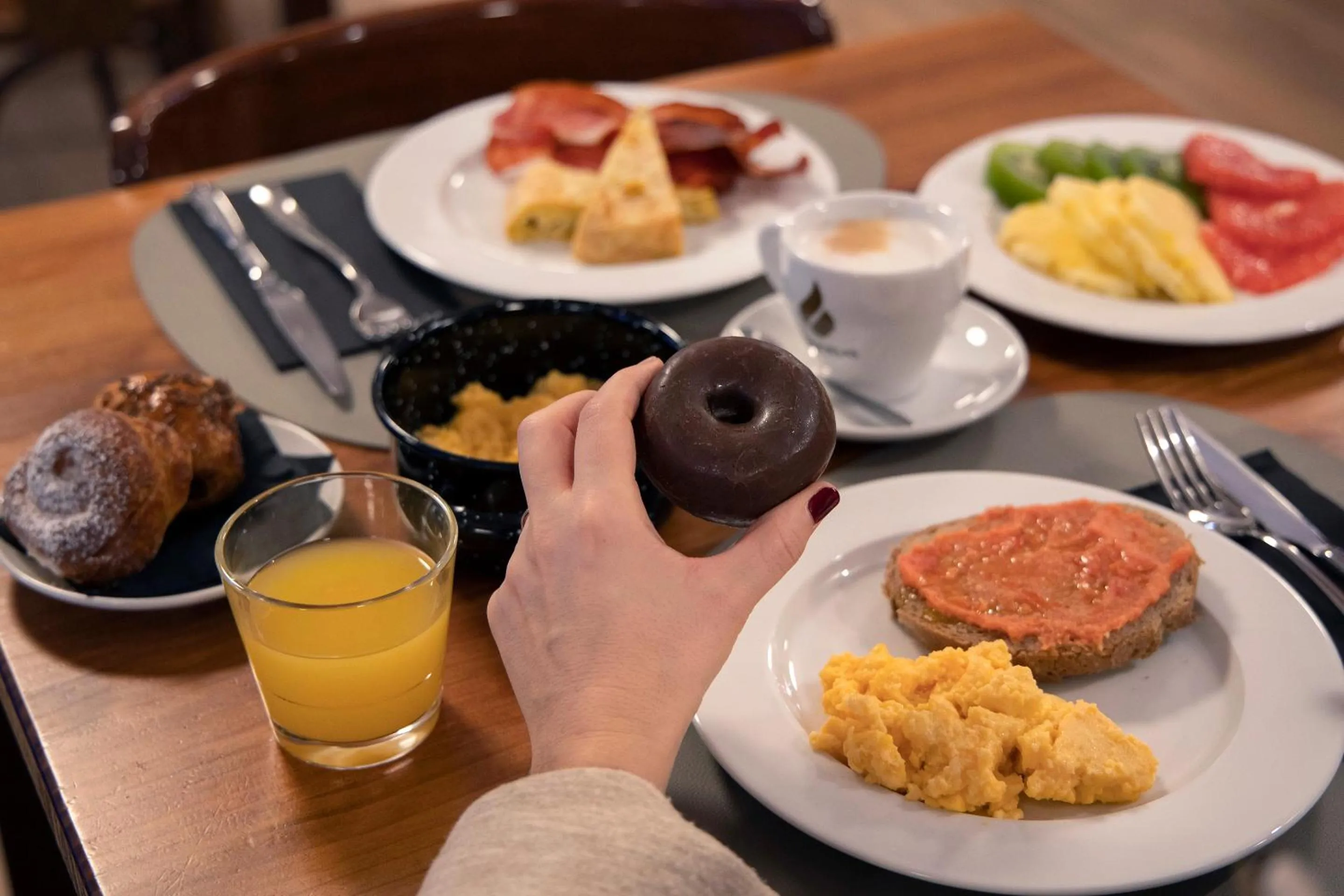 Buffet breakfast in Hotel Encamp by Nexta