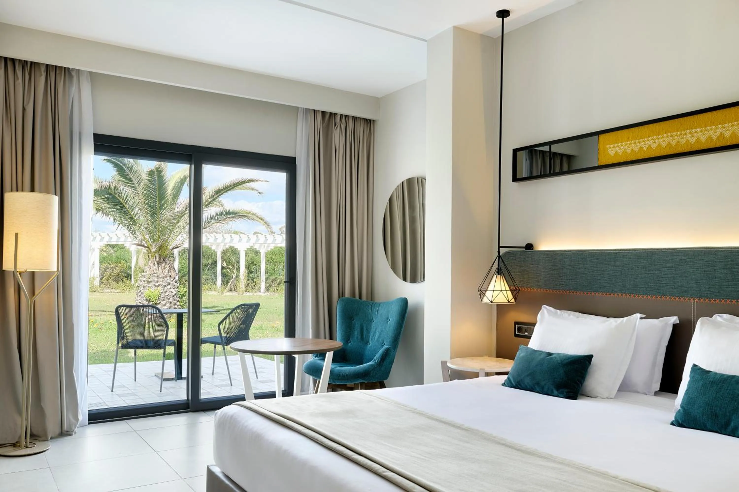 Balcony/Terrace, Bed in The Mirage Resort & SPA