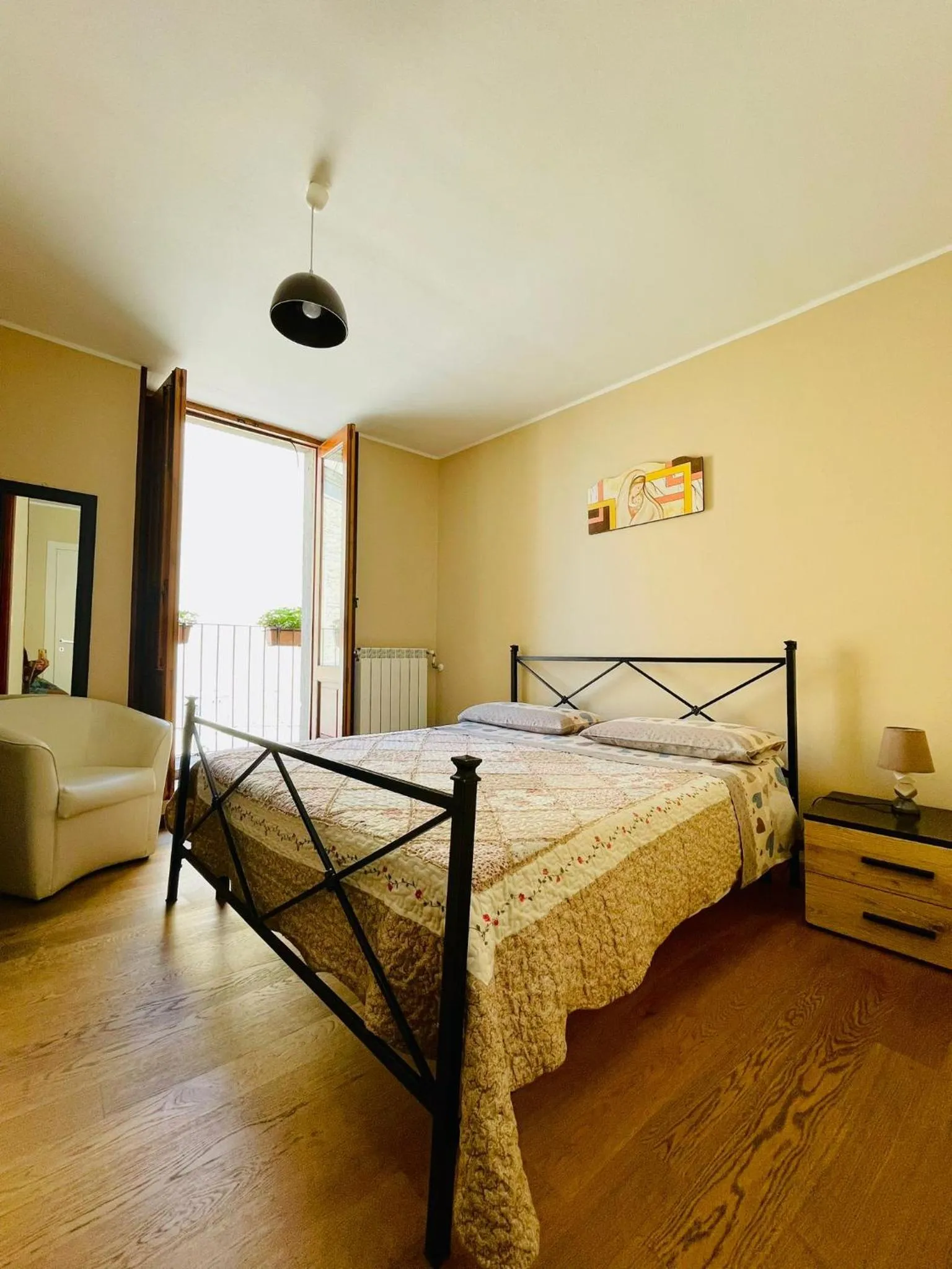 Bed in San Nicolò Holiday Home