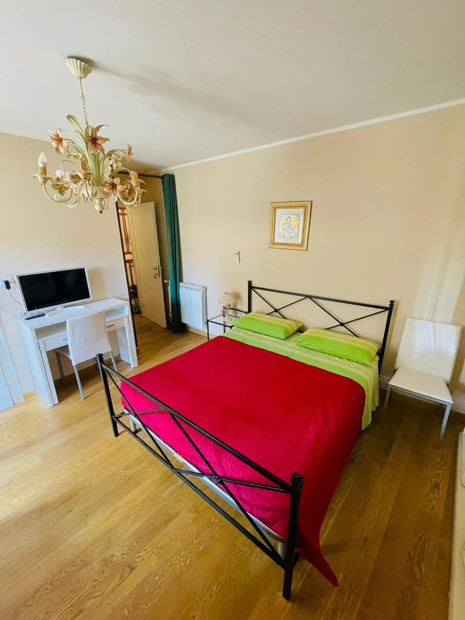 Bed in San Nicolò Holiday Home