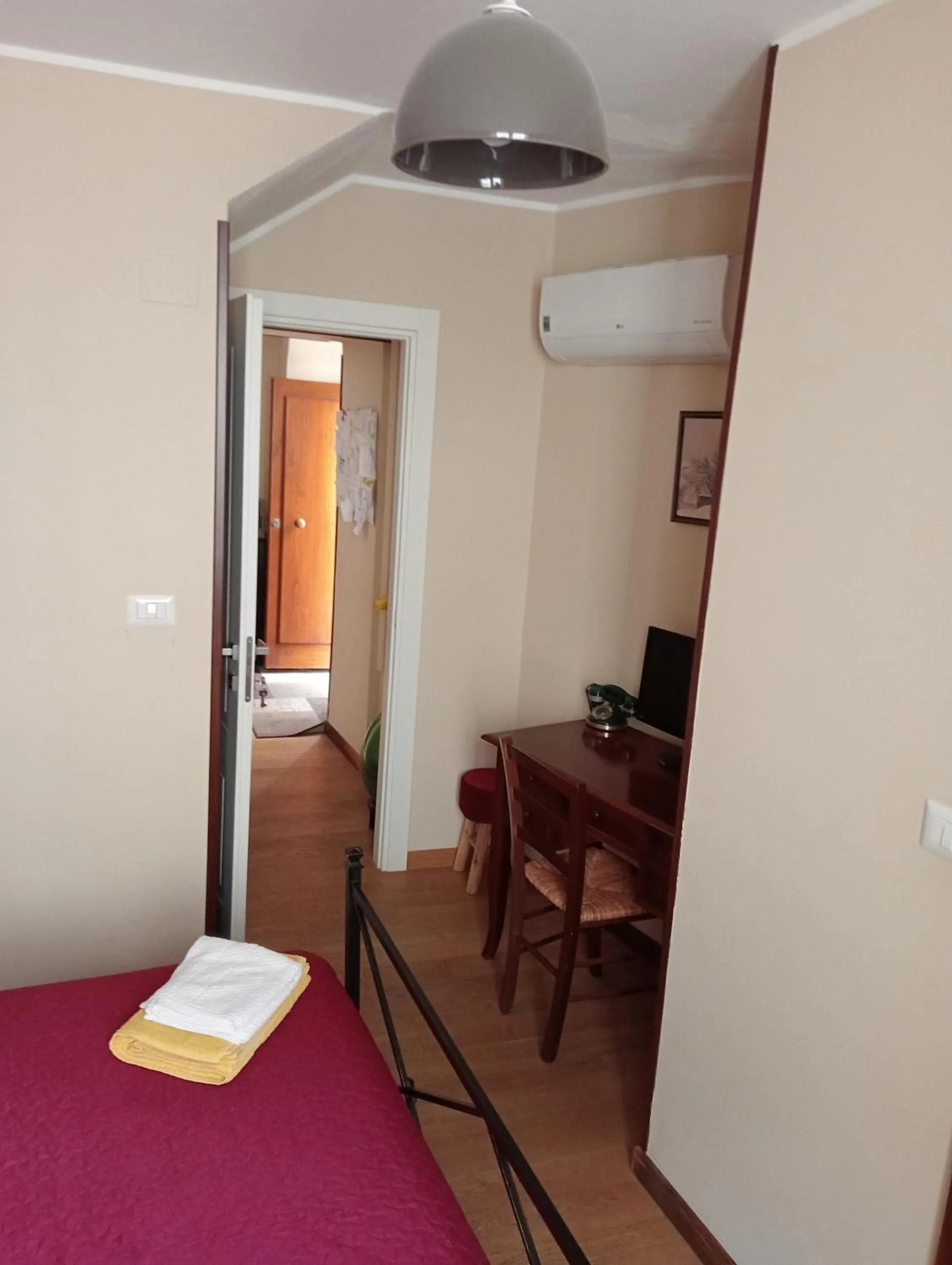 Bed in San Nicolò Holiday Home