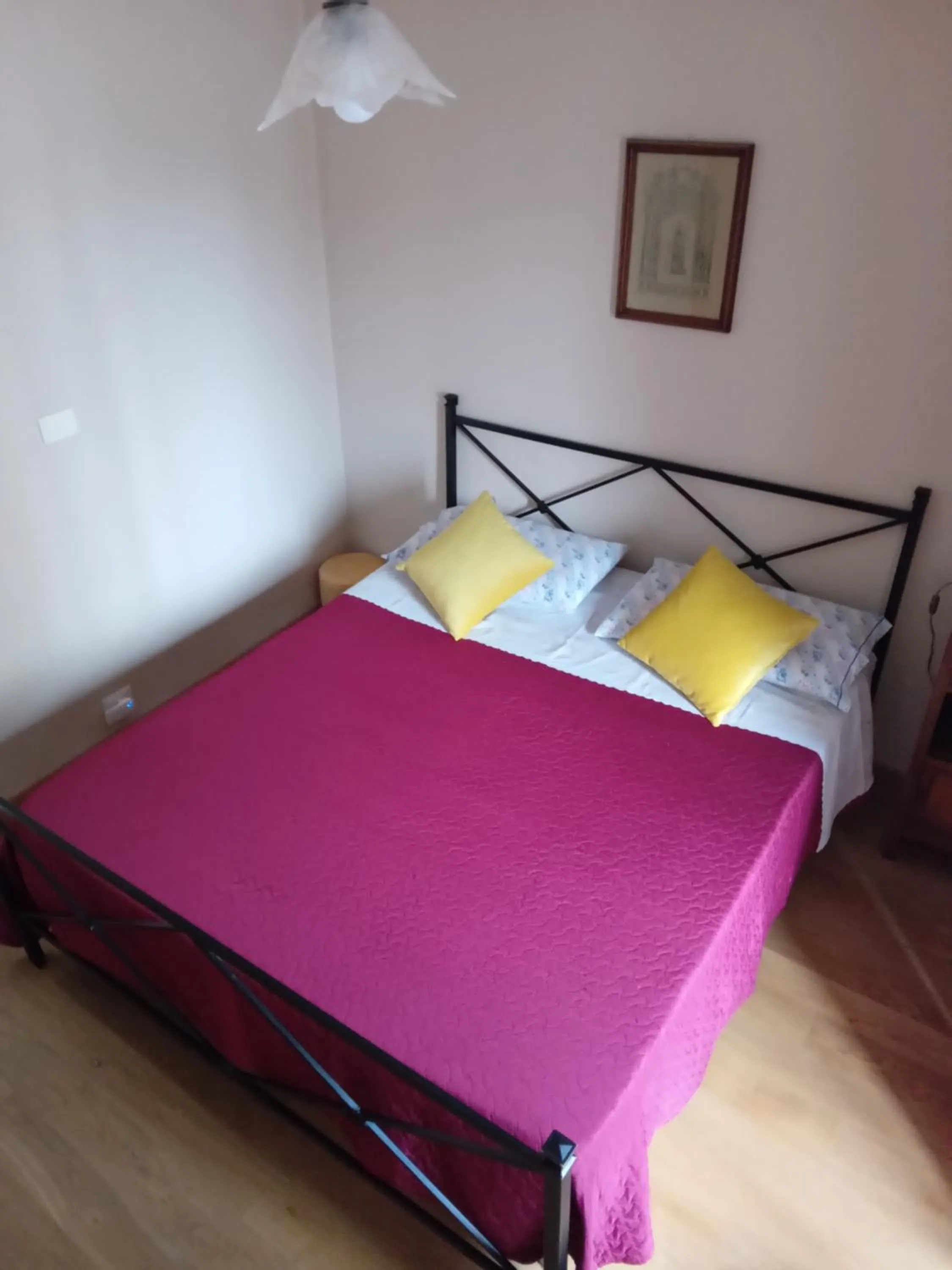 Bed in San Nicolò Holiday Home
