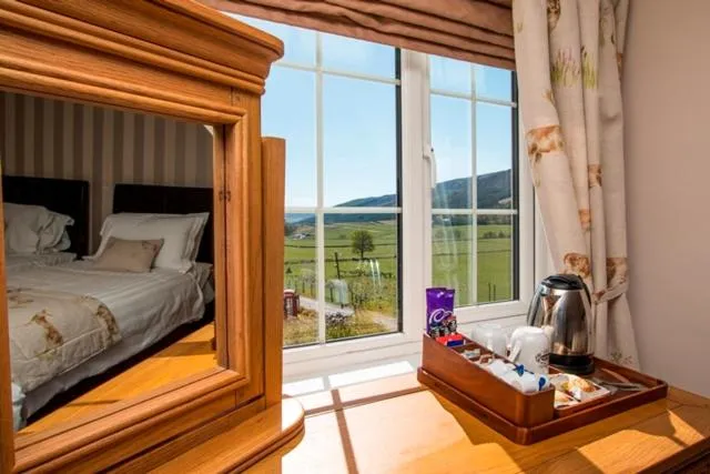 Coffee/tea facilities, Bed in Glen Clova Hotel & Luxury Lodges
