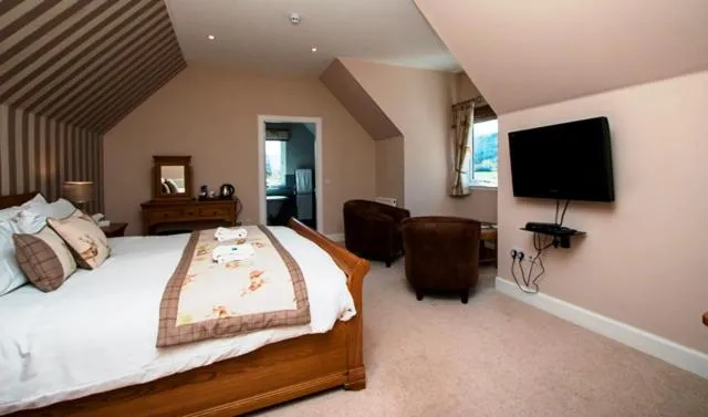 TV and multimedia, Bed in Glen Clova Hotel & Luxury Lodges