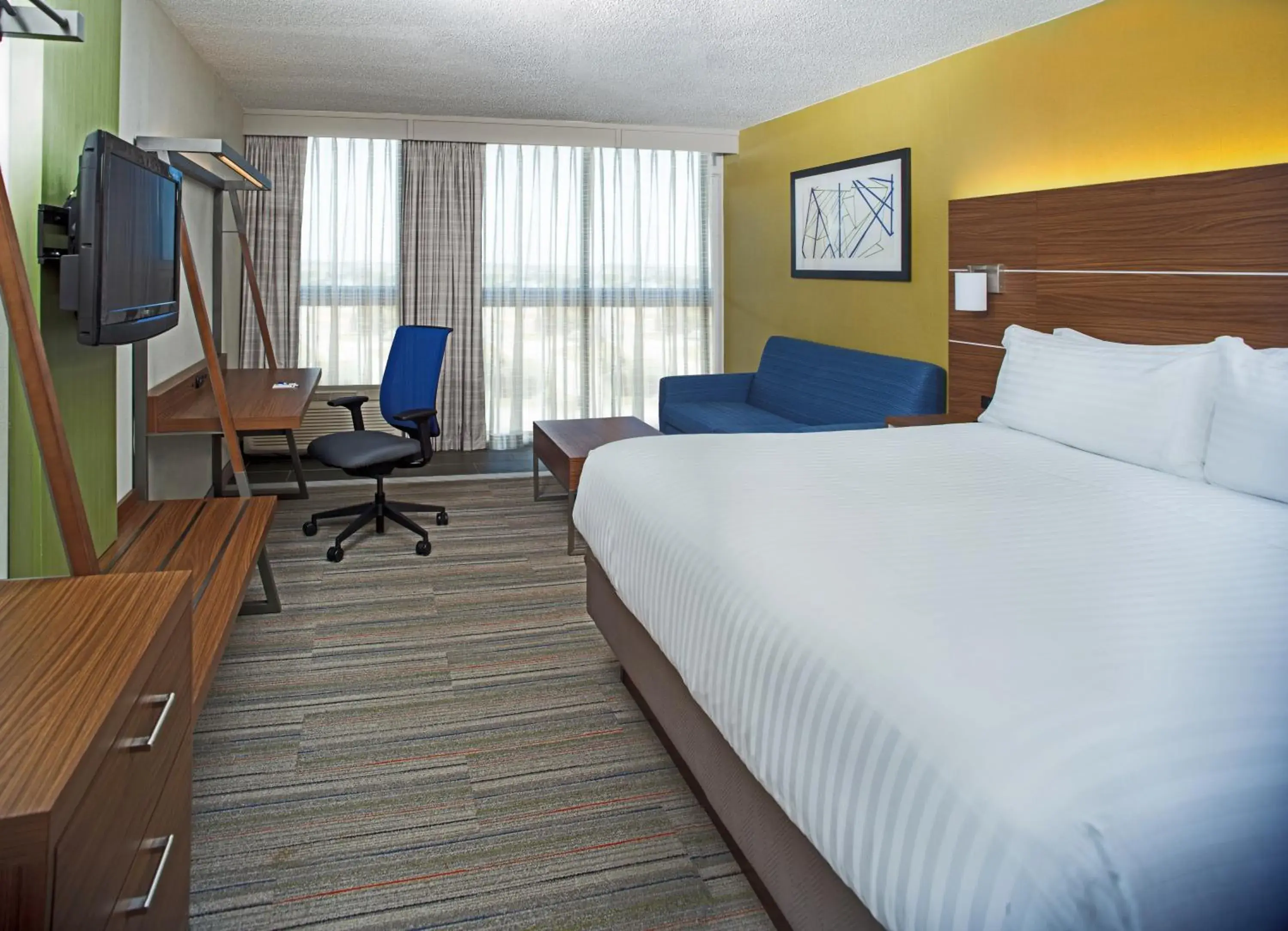 King Room with City View in Holiday Inn Express Nags Head Oceanfront by IHG King Room with City View in Holiday Inn Express Nags Head Oceanfront by IHG