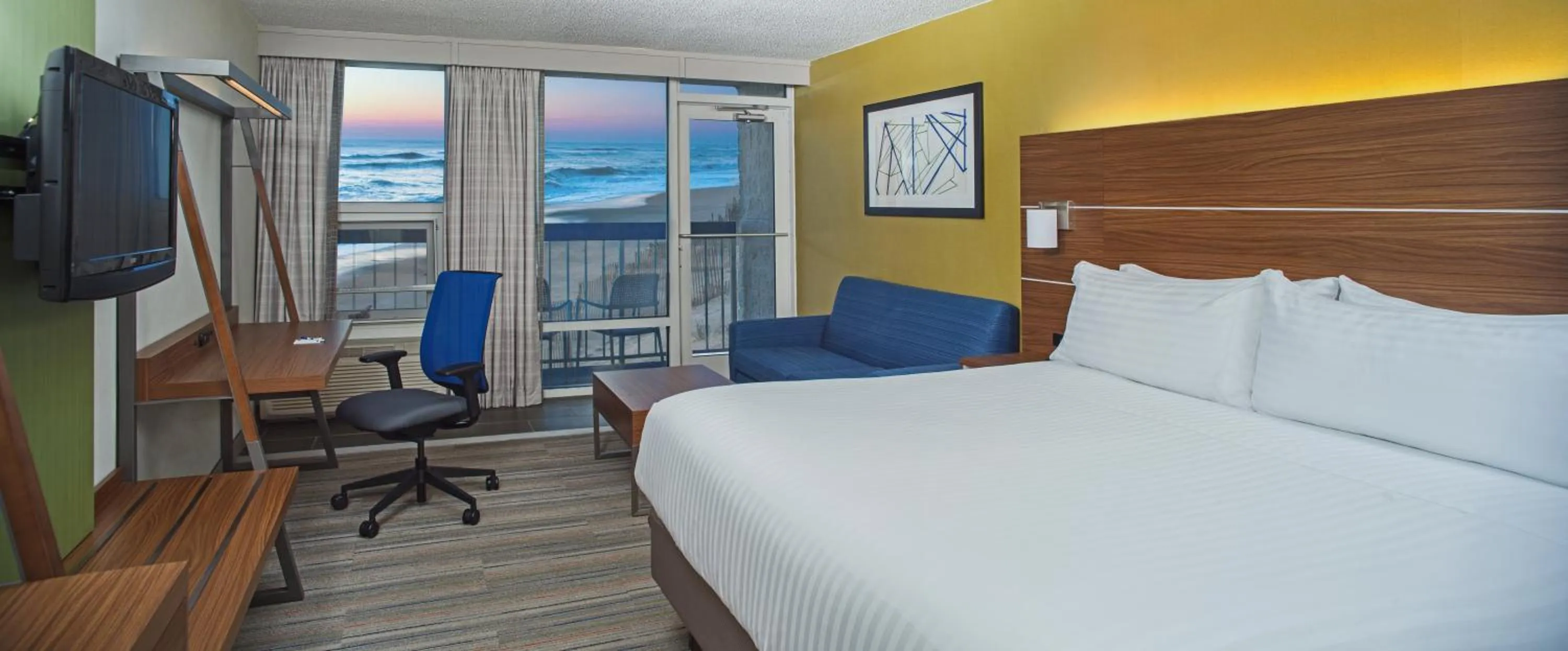 Photo of the whole room, Bed in Holiday Inn Express Nags Head Oceanfront by IHG