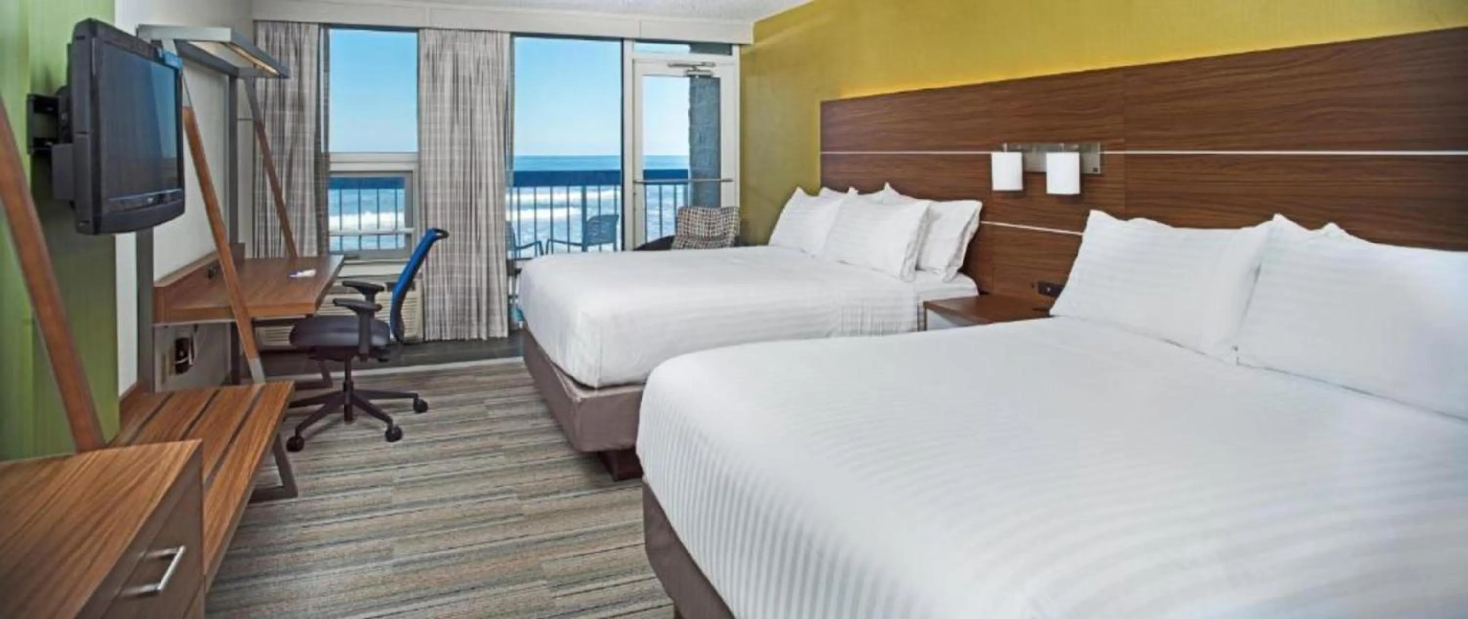 Bedroom, Bed in Holiday Inn Express Nags Head Oceanfront by IHG